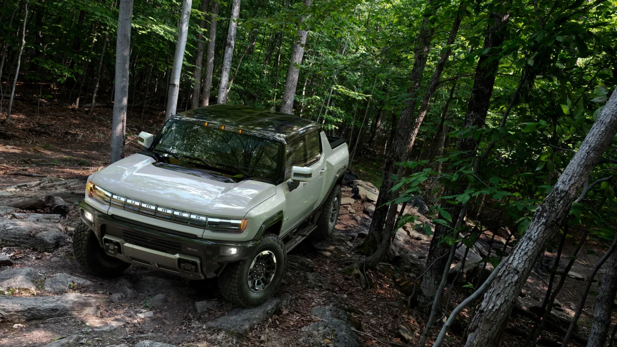 GMC Hummer EV Design 2022 - An Avalanche Style Midgate