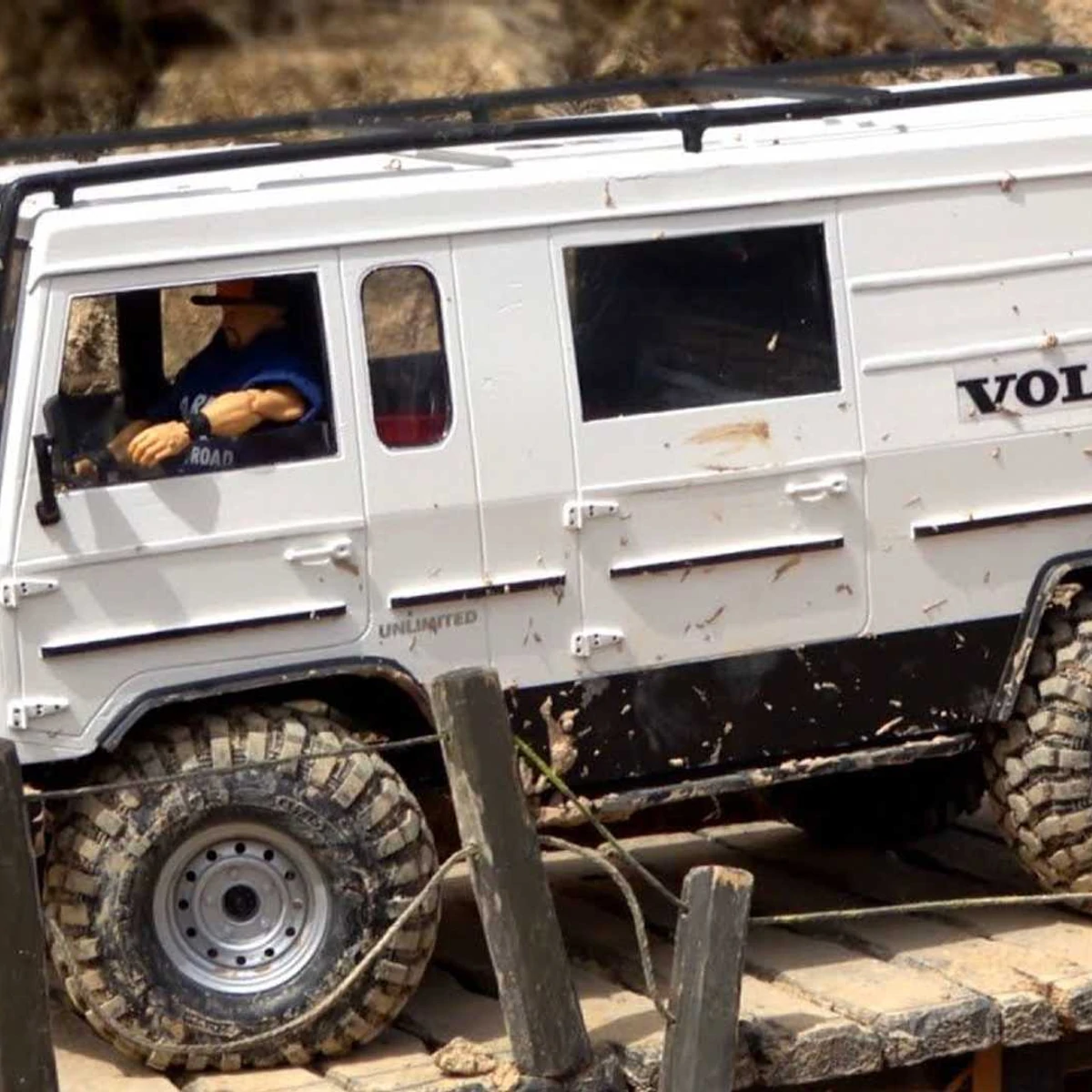 1:0 Scale RC Volvo Overlander Crawling Over Rocks Looks Just Like The Real Deal