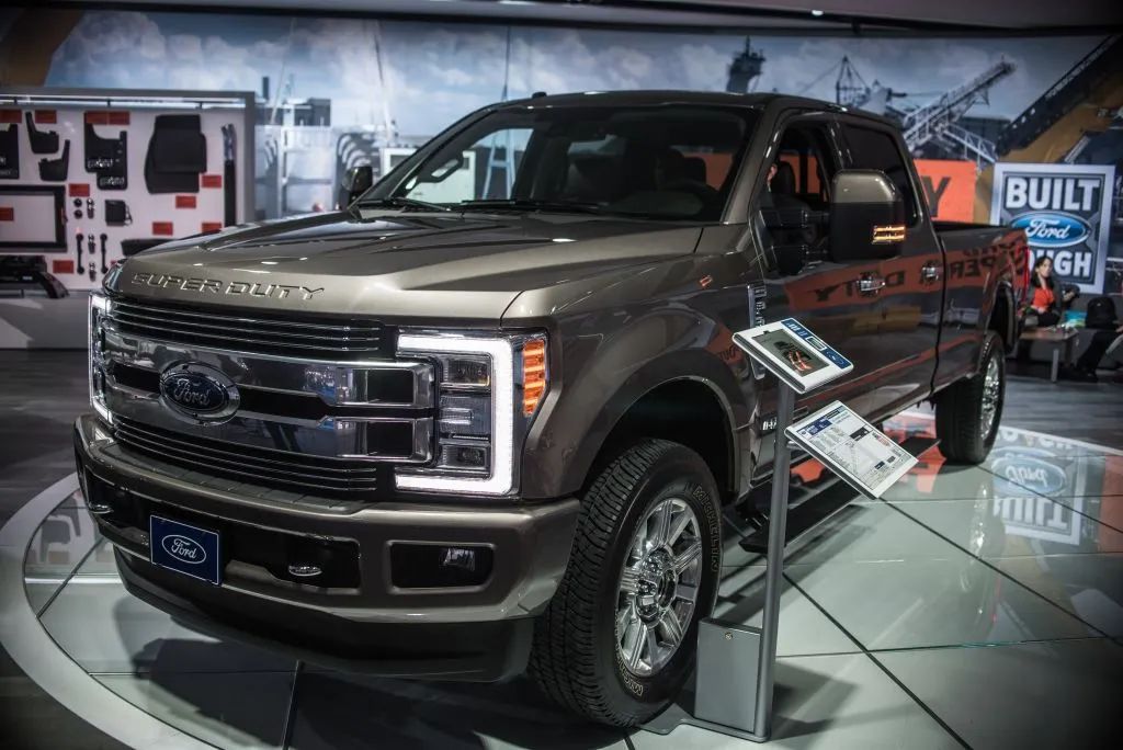 Ford F-350 Super Duty Torture-Tested with 6.5 Tons of Concrete