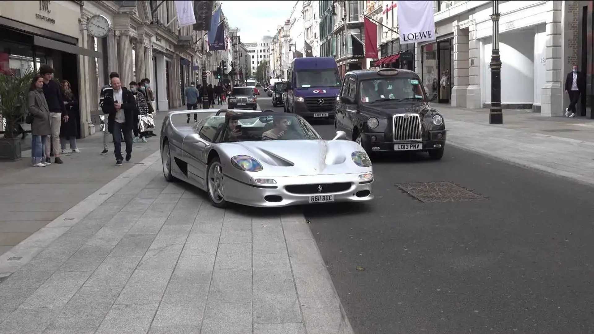 Straight-Piped Ferrari 505 Hits London Streets in Style