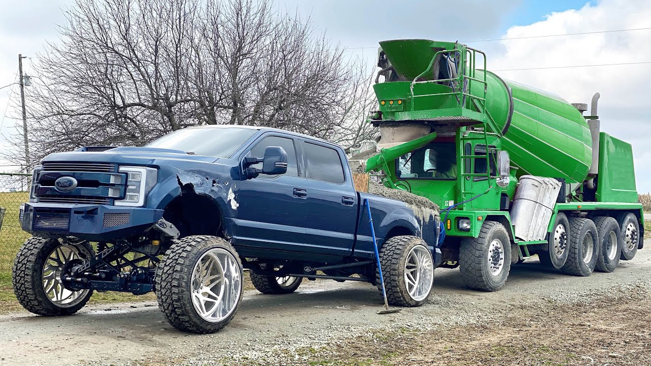 Ford F-350 Super Duty Torture-Tested with 6.5 Tons of Concrete