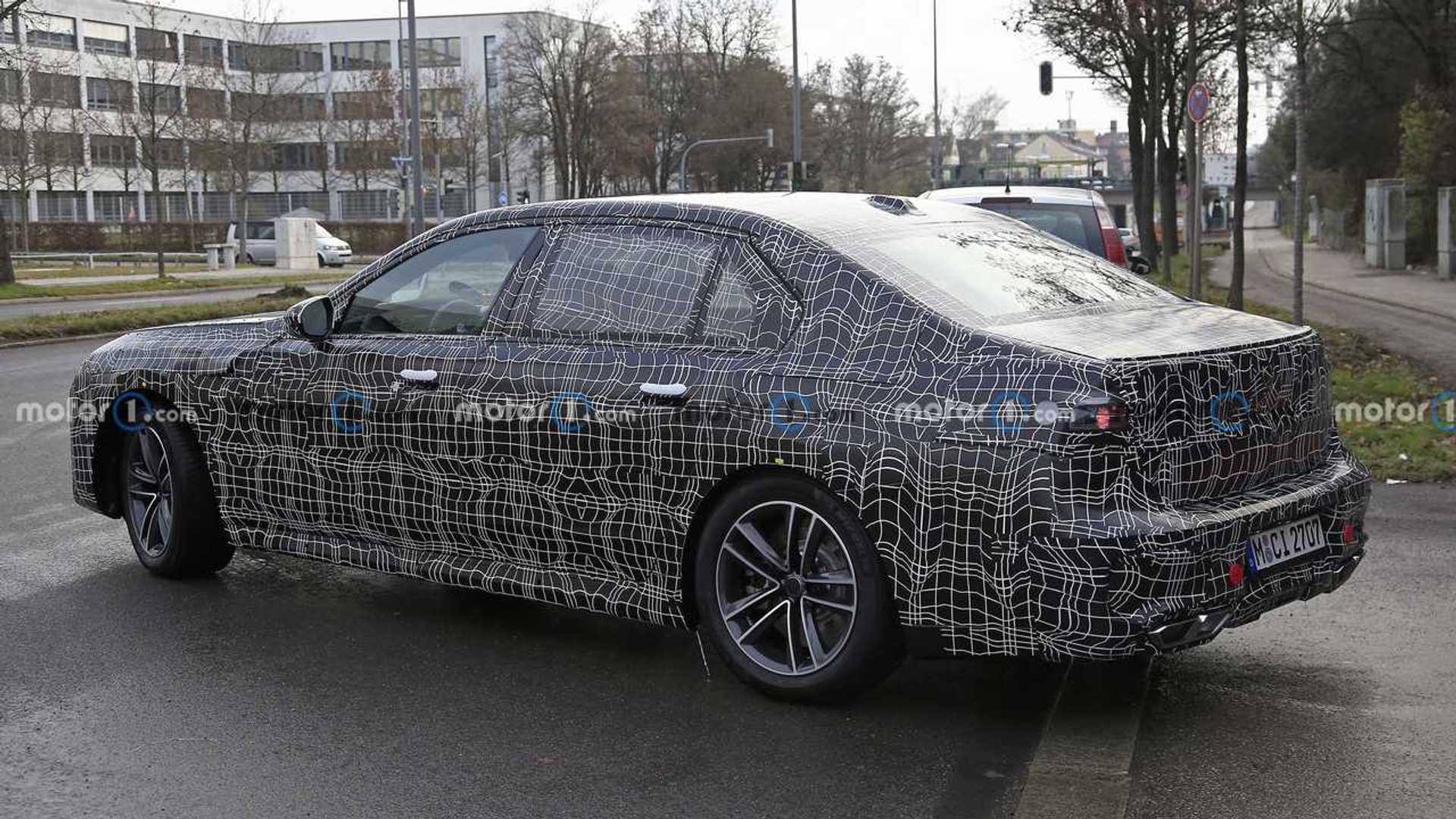 Next-Gen BMW 7 Series Hybrid and i7 EV Silently Lapping the 'Ring