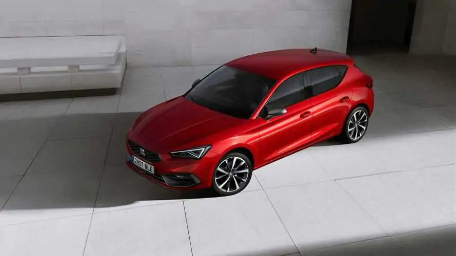 New SEAT Leon incorporates Blind Spot Warning in Ambient Lighting