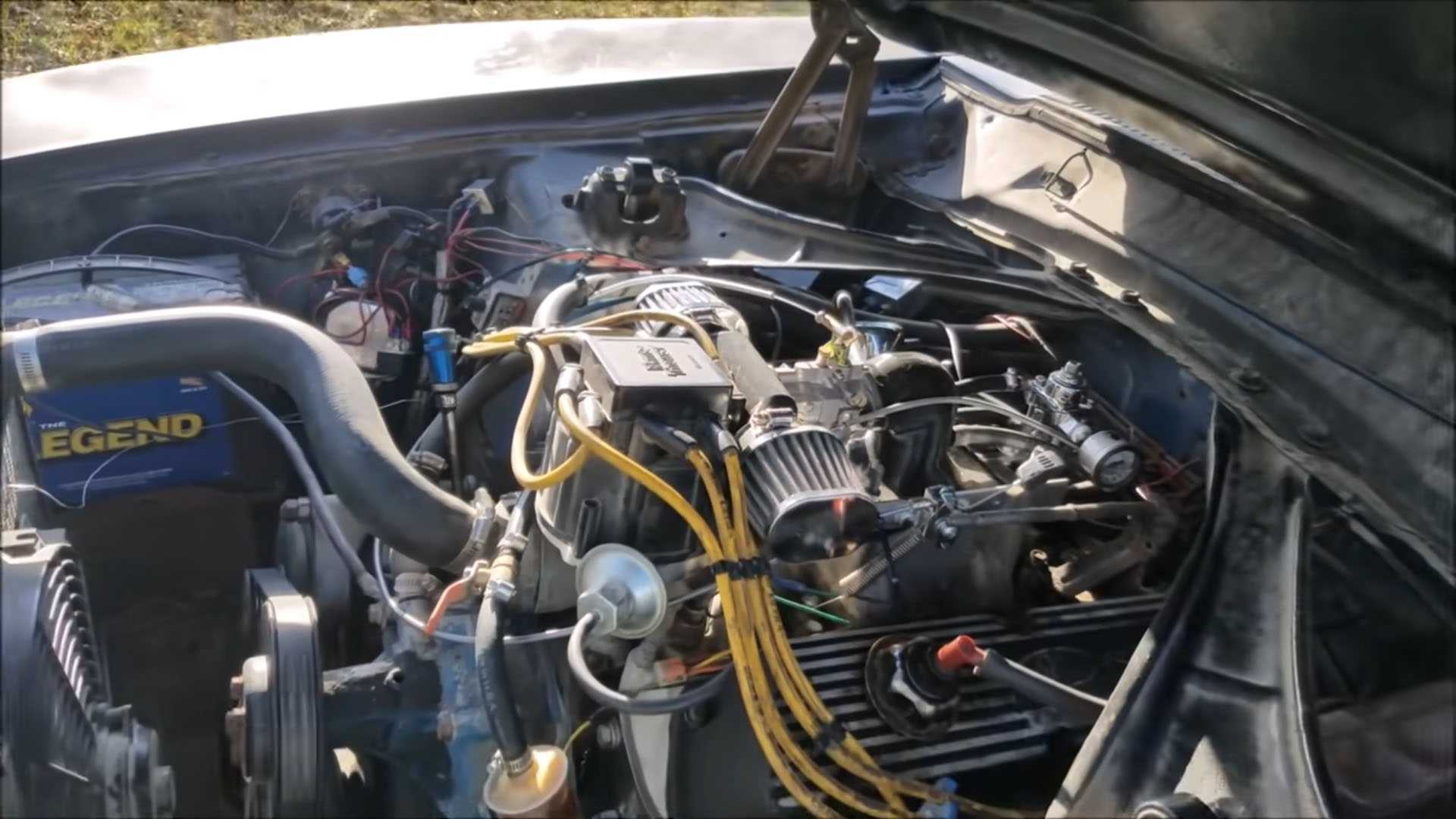 Old Ford Maverick V8 has a Carburetor from a Lawn Mower, gets 41 MPG