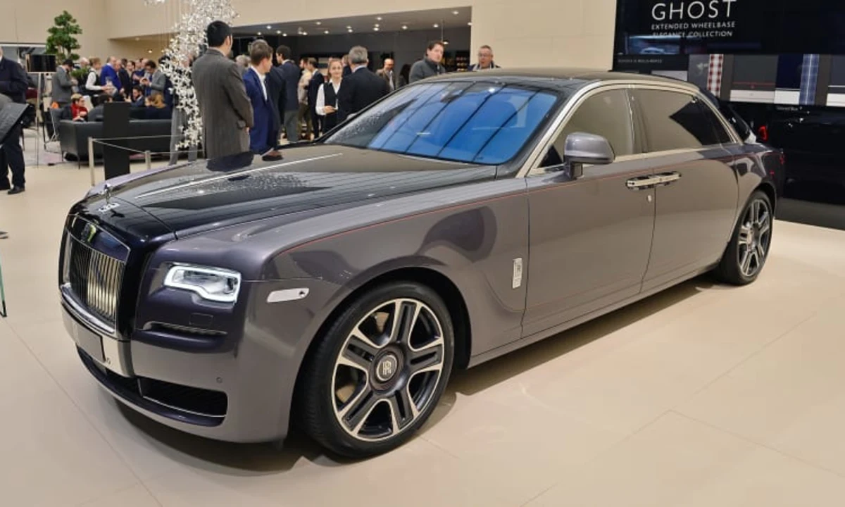 Rolls-Royce Ghost Elegance sparkles with diamond-studded painted accents