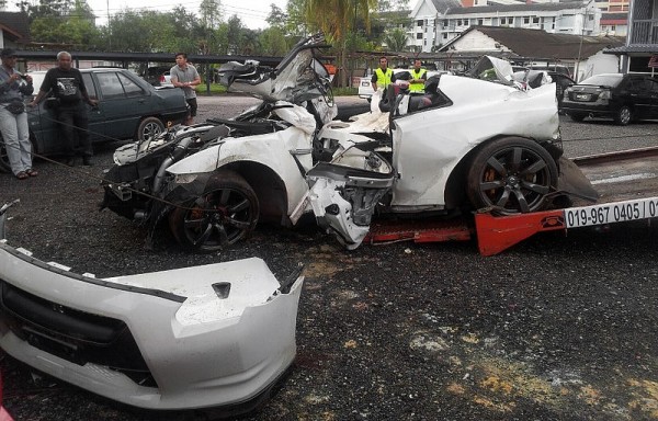 Two Nissan GT-Rs collided in Malaysia, killing four people.