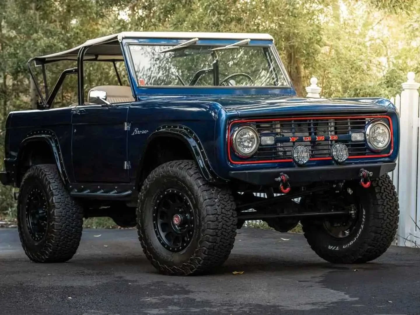 Jenson Button's Custom Ford Bronco Up for Sale, Only Two Bids So far