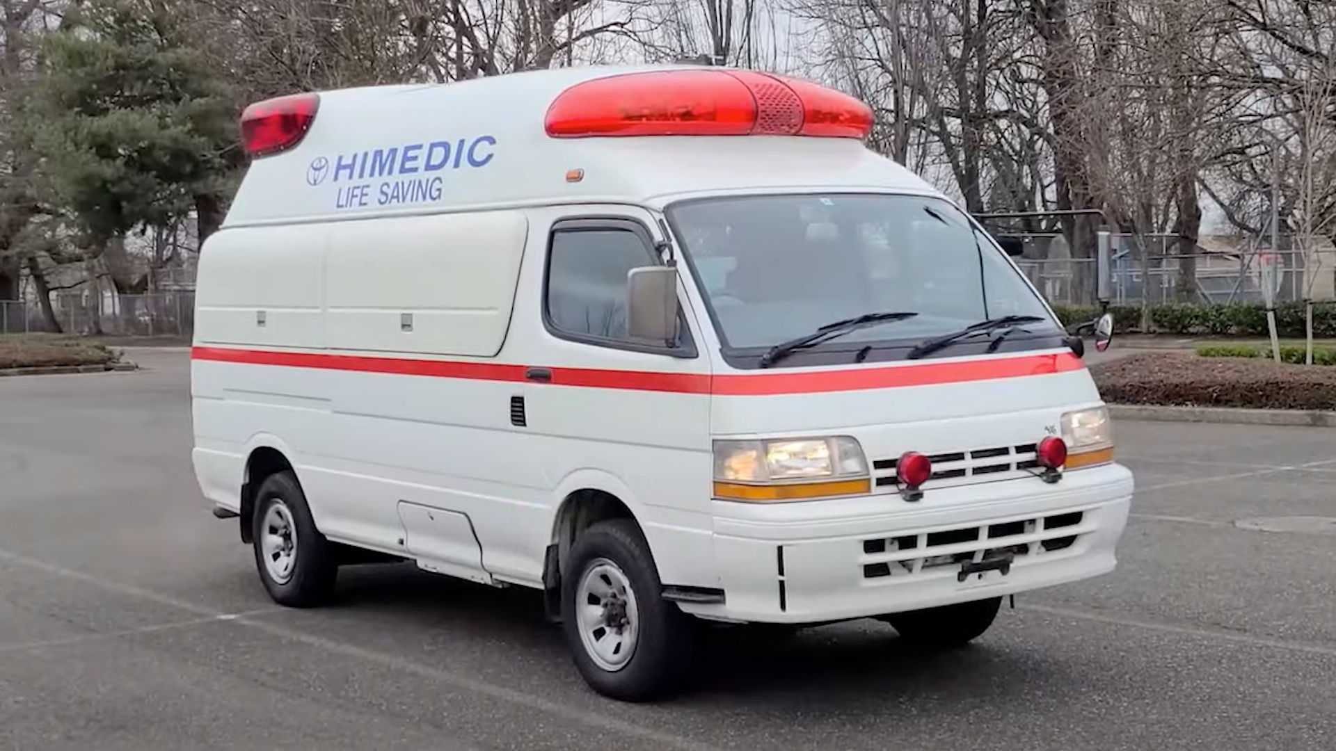 Toyota Hiace Ambulance V8 is Converted into an Off-Road Camper