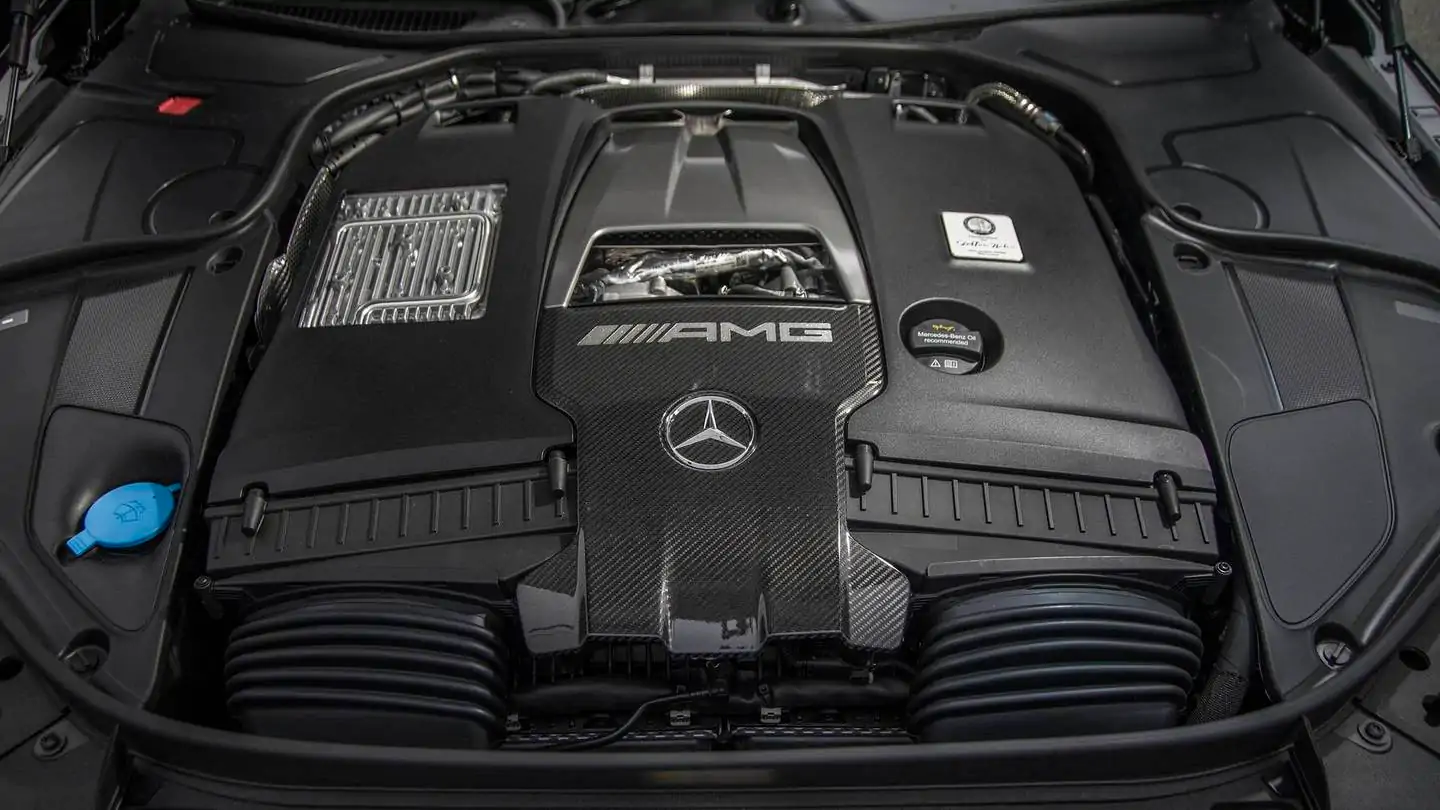 Mercedes-AMG V12 Motor on the Final Day