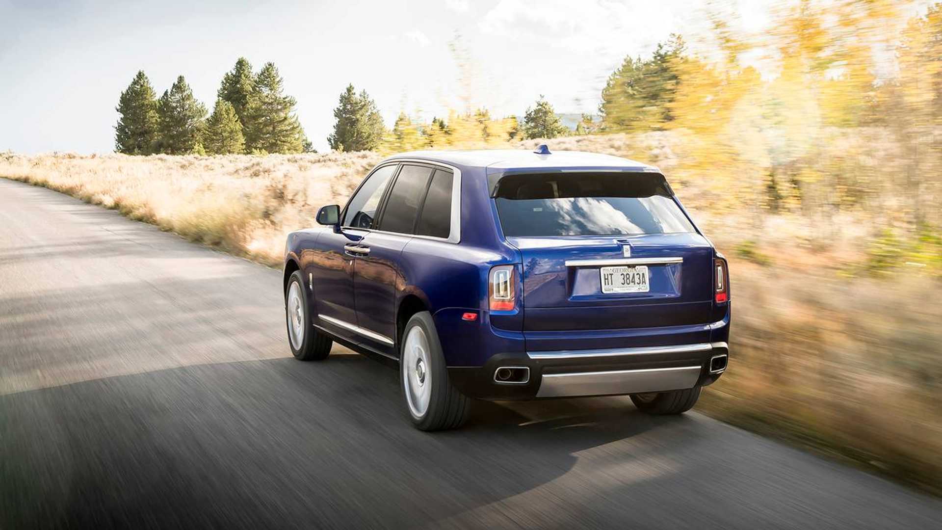 Rolls-Royce Cullinan Drag Races Bentley Bentayga