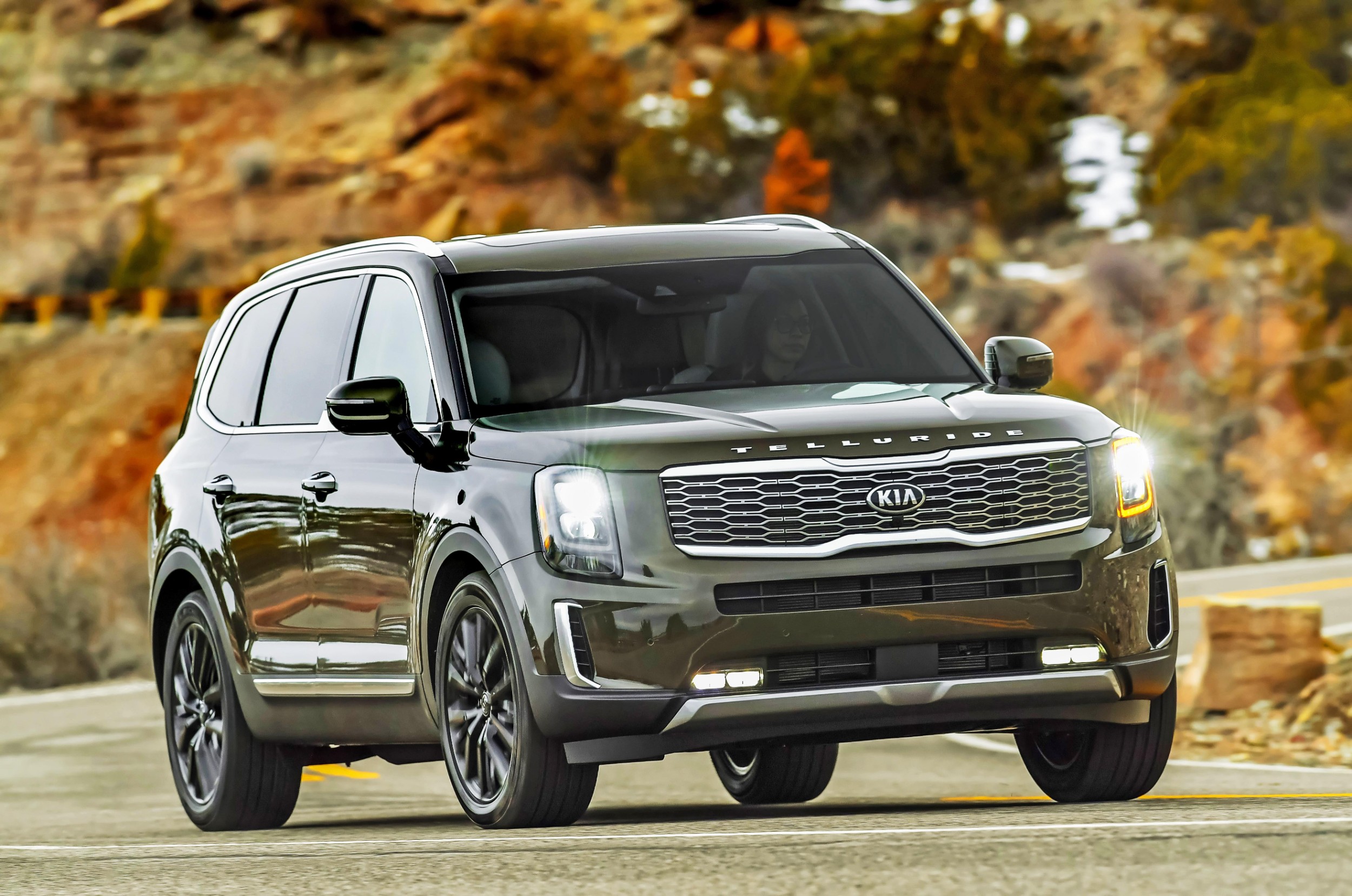 2020 Kia Telluride Shows New Grille and Headlights