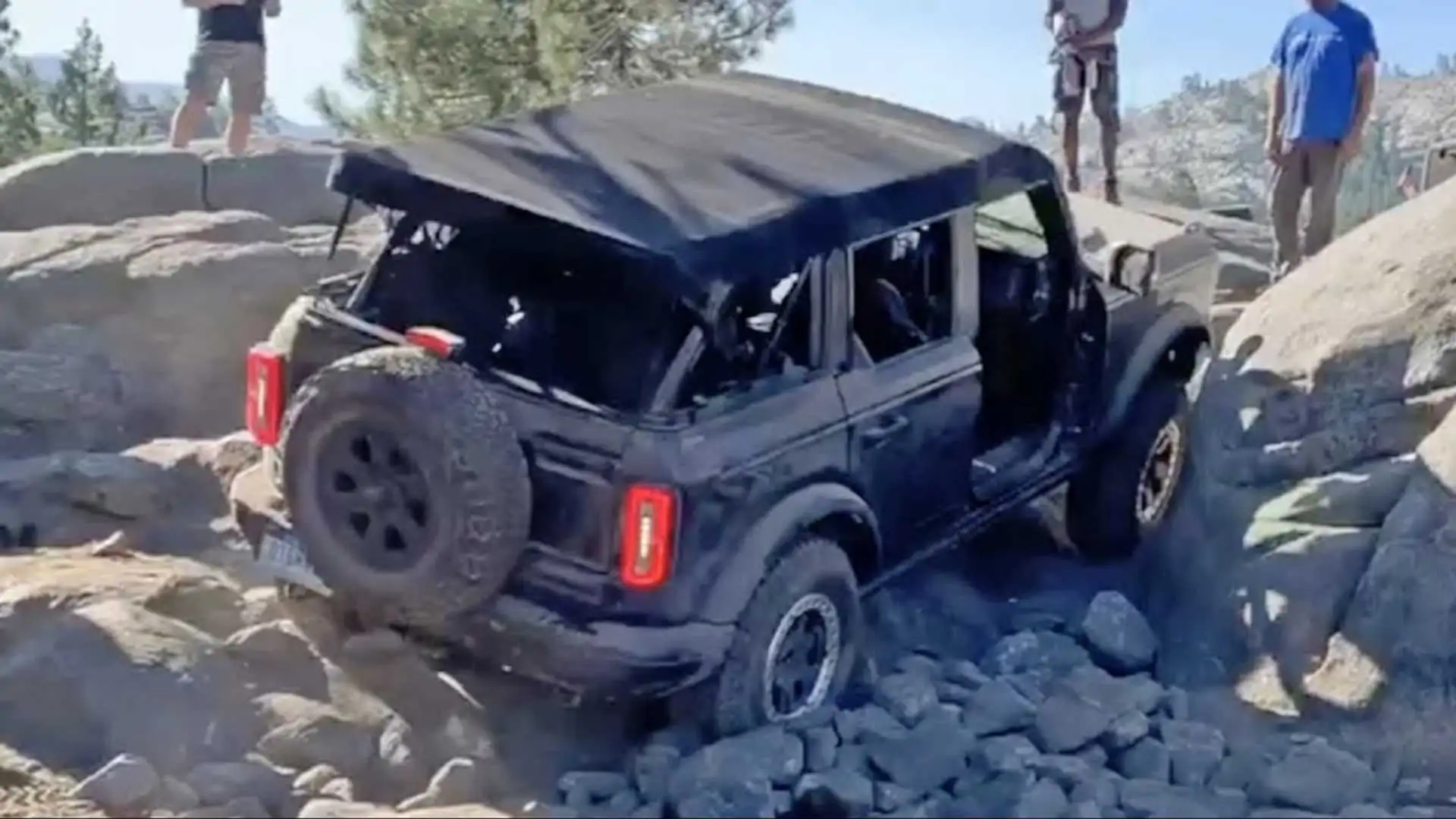 Watch 6+ Minutes Of 2021 Ford Bronco Badlands Rock Crawling Action