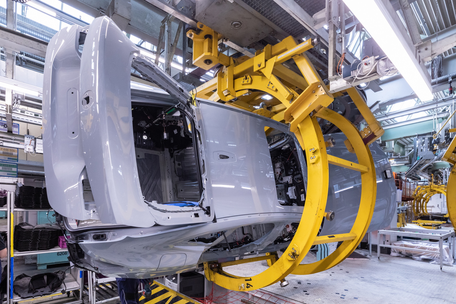 First Series-Produced BMW i4 Rolls Off Production Line In Munich