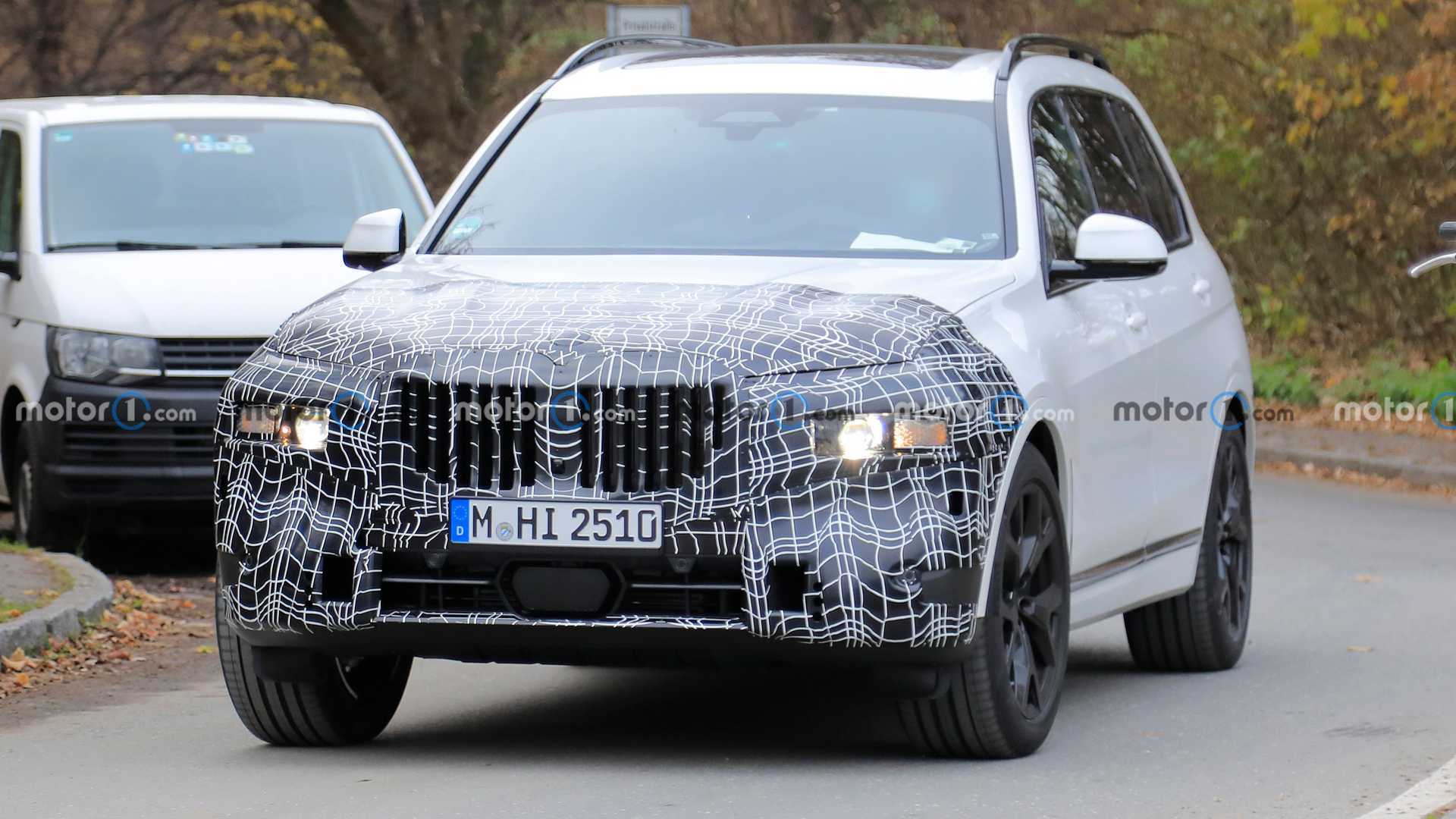 BMW X7 Revealed with Crazy Headlights