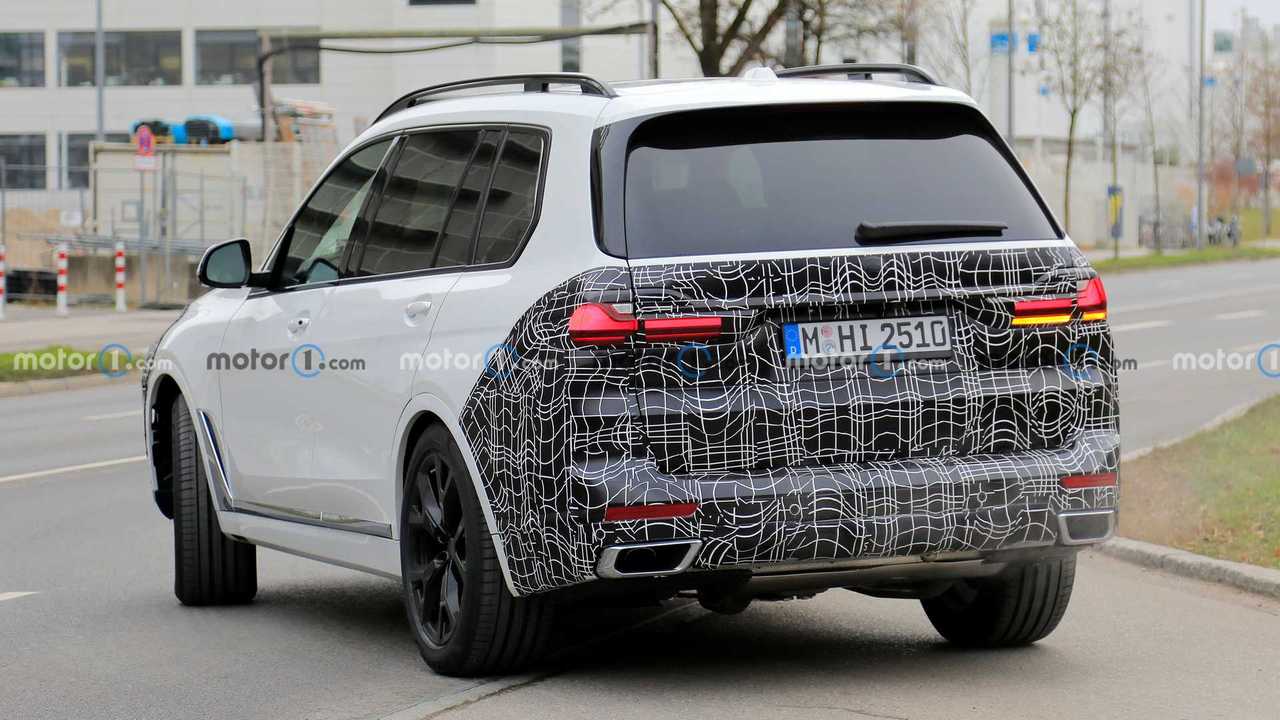 2022 BMW X7 Facelift - Lower-Mounted Headlights