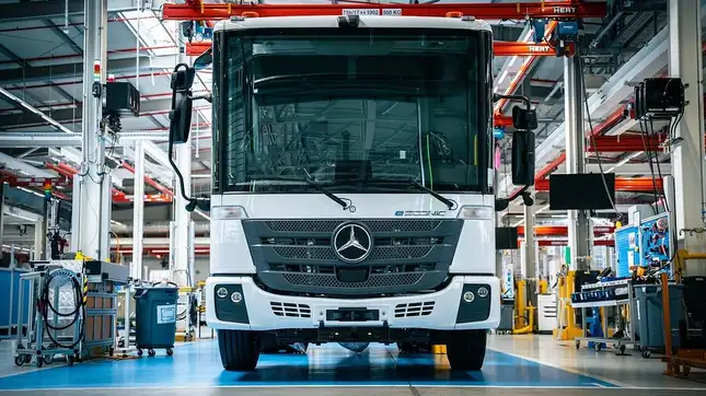 Meet North America's New Garbage Truck