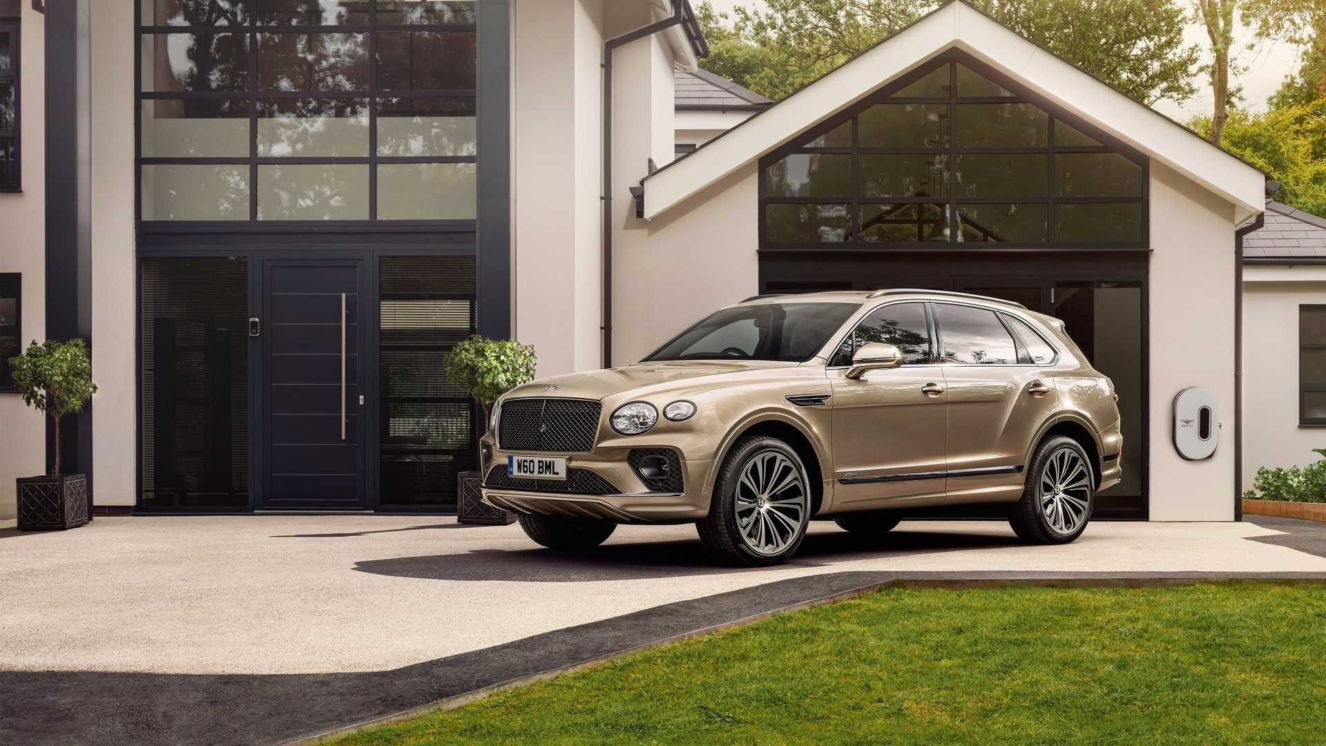 Bentley Bentayga Mulliner Offers 100 Veneer Options, 27 Hide Colors