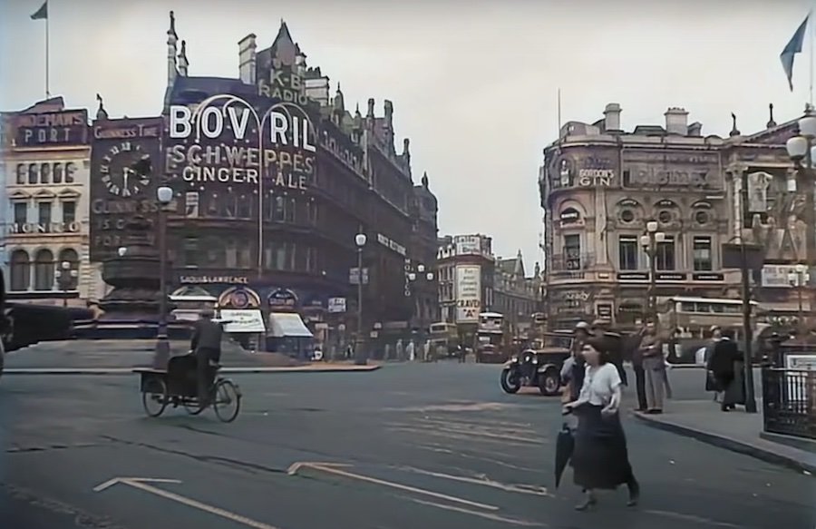 Amazing Video Restored Shows London Traffic in the 1940s