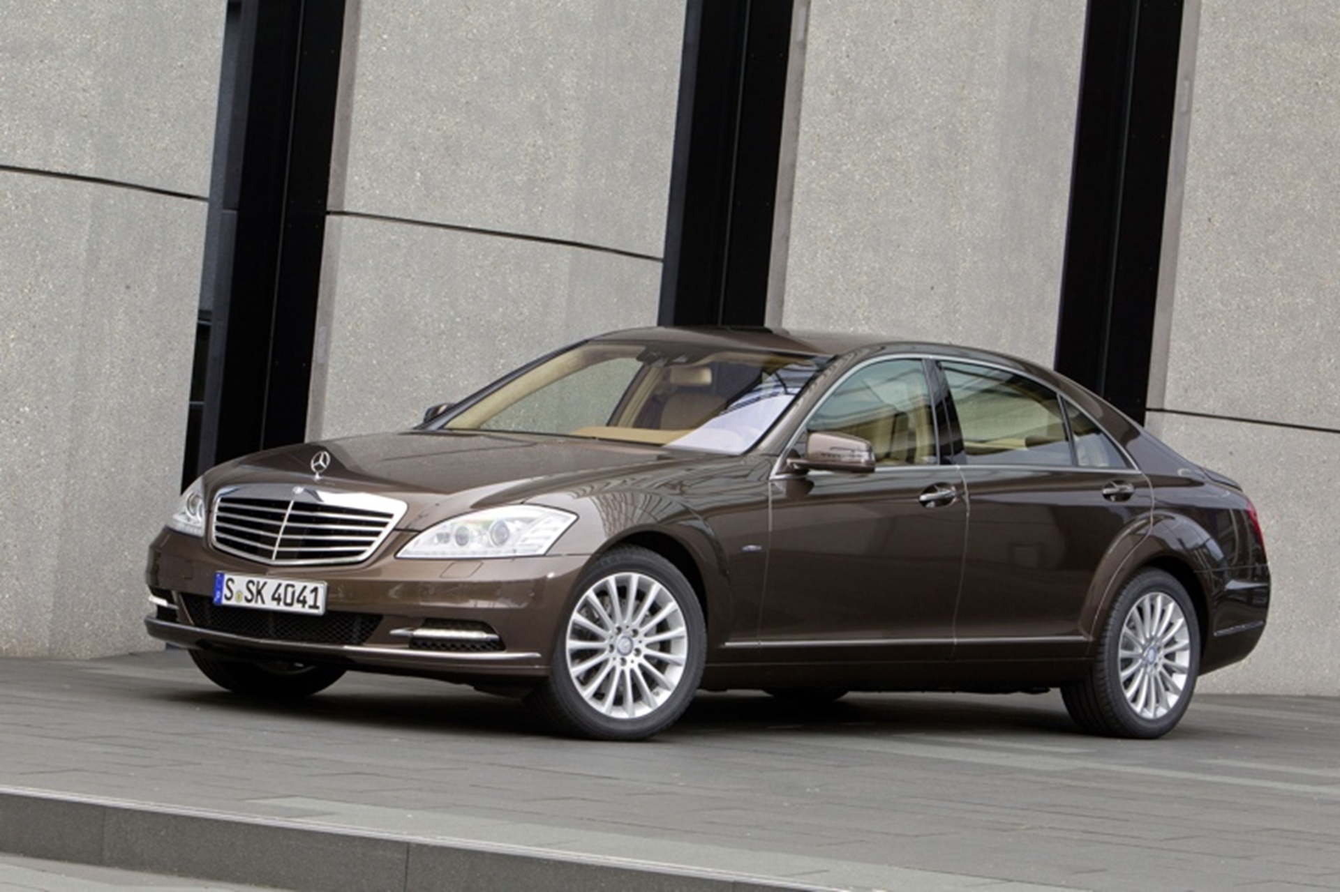 Mercedes-Benz S 250 CDI blueEFFICIENCY Mercedes-Benz is the most efficient luxury car