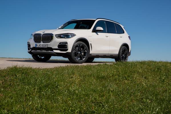 2021 BMW X5 xDrive45e PHEV: More Power, More Electric Range