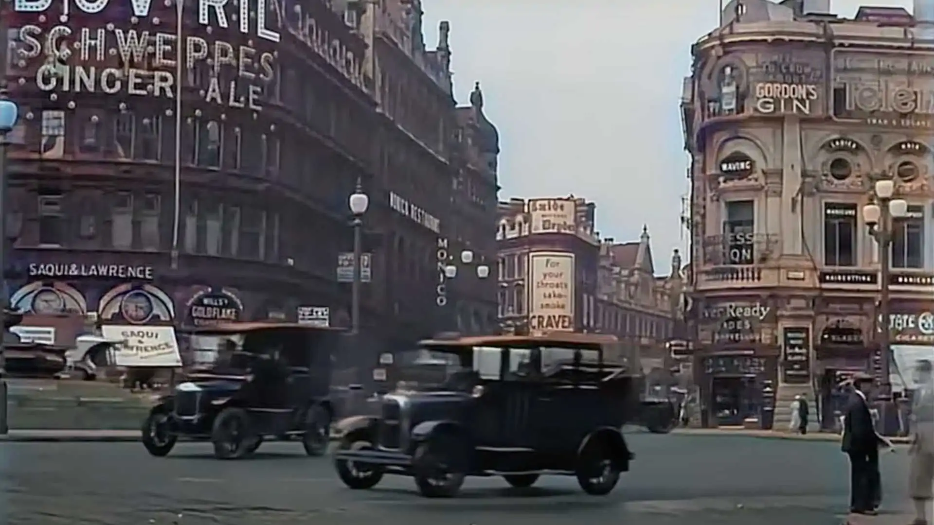 Amazing Video Restored Shows London Traffic in the 1940s