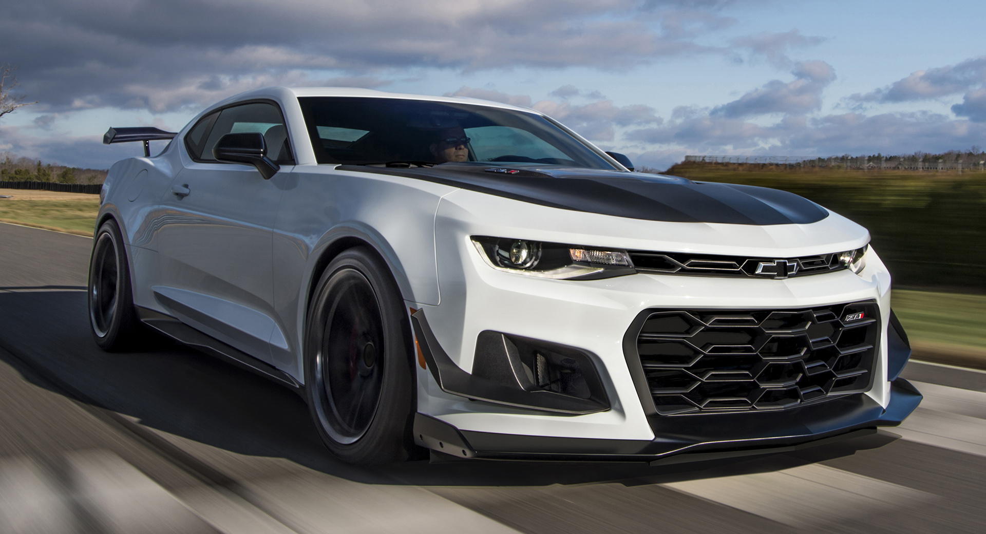 2019 Chevy Camaro ZL1 2LE Unmistakeable With Familiar Face