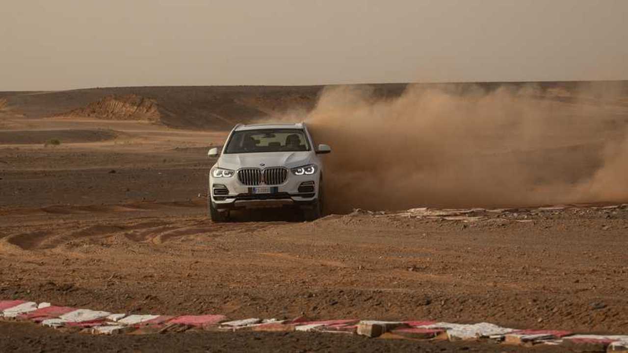 BMW Builds 'Monza Sahara' In Desert So X5 Can Play In Sandbox