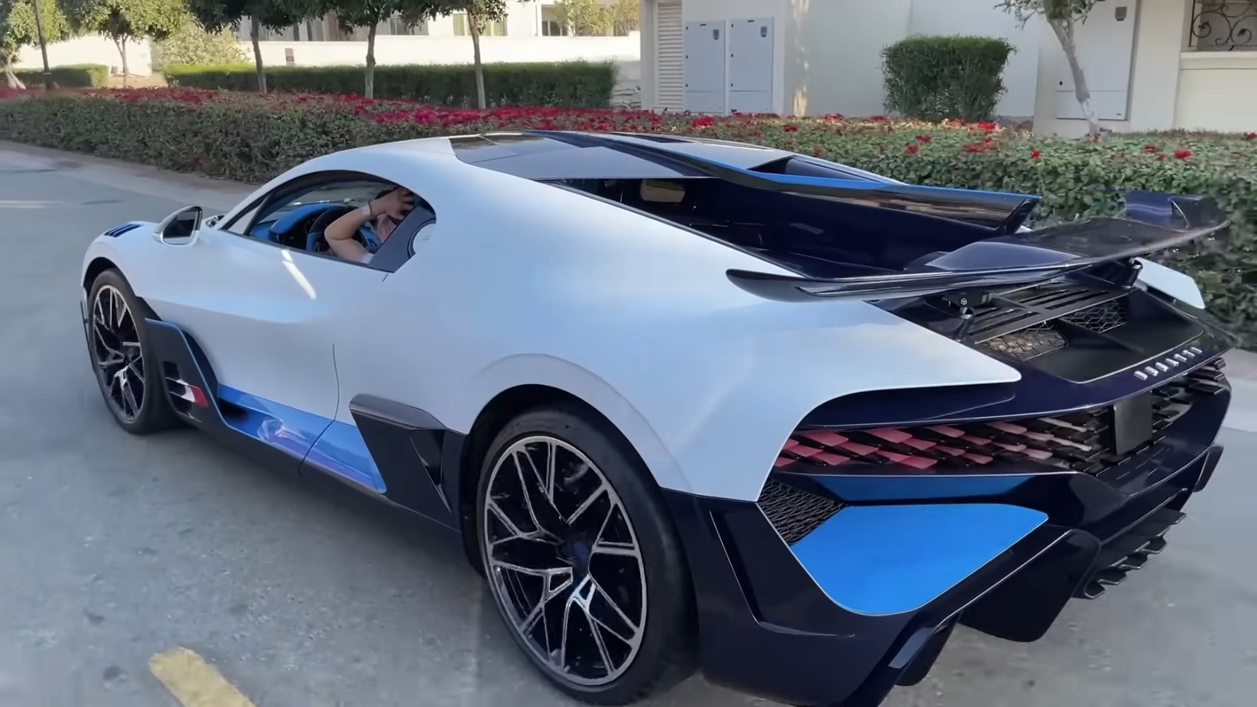 Supercar Blondie reveals secrets about the Bugatti Divo