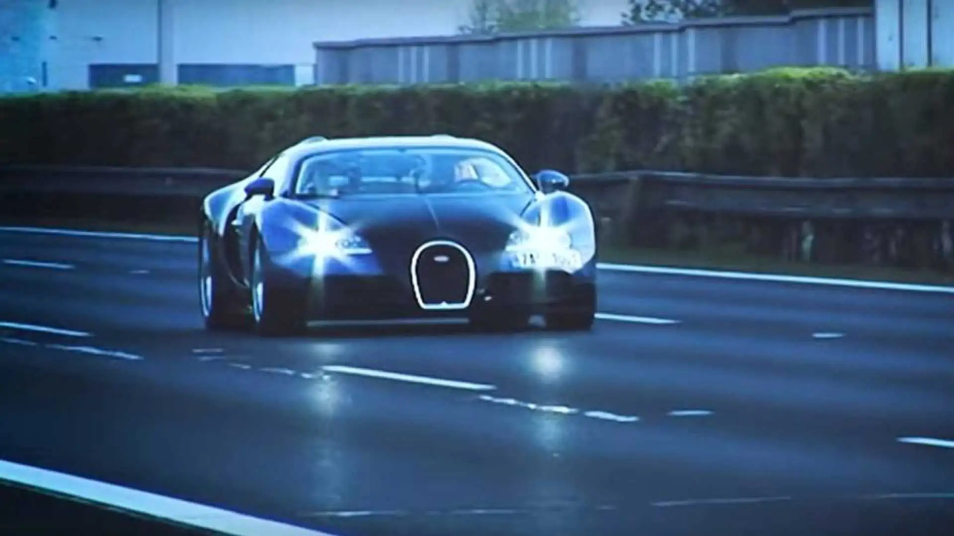 See The Crazy Man Who Driven A Veyron 250 MPH on The Autobahn