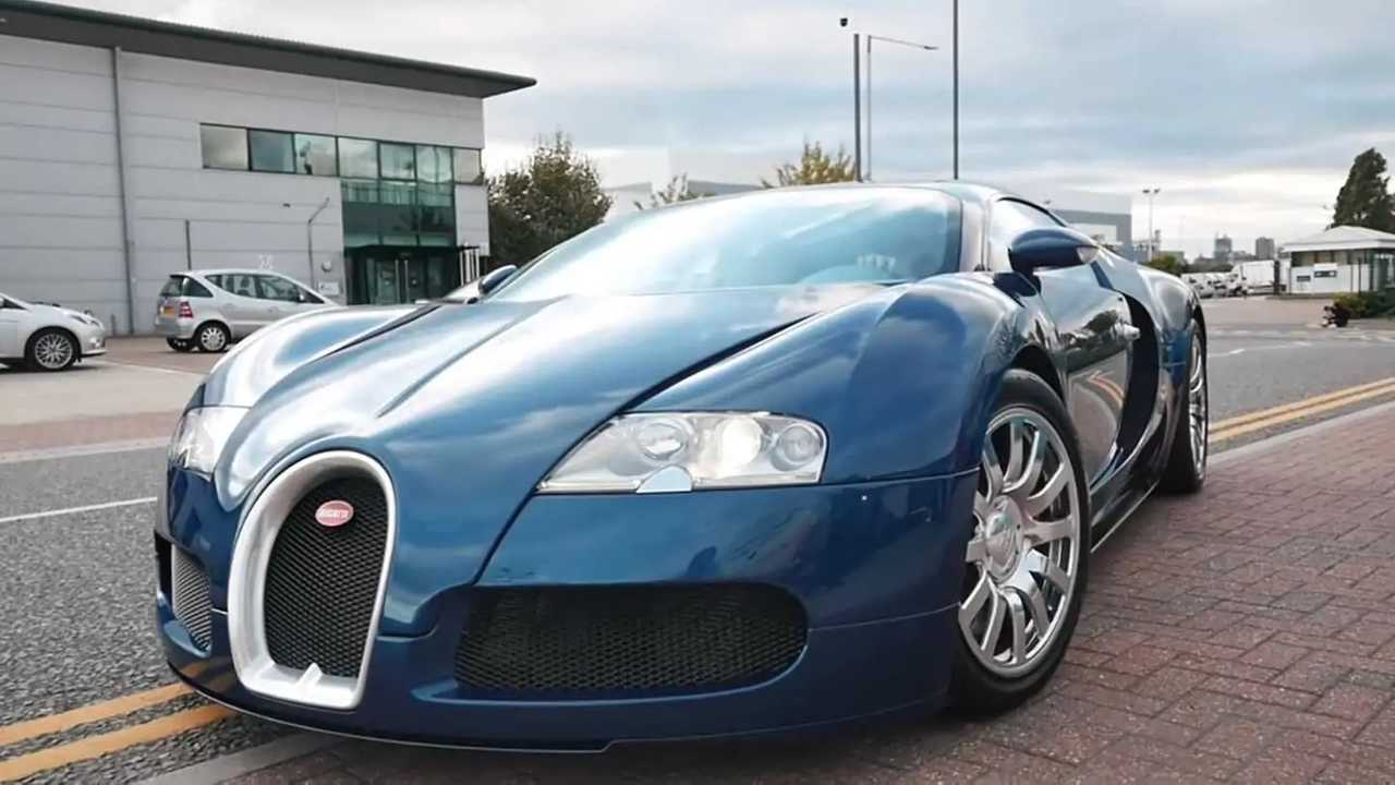 Watch Bugatti Veyron get a special application of Ferrari paint