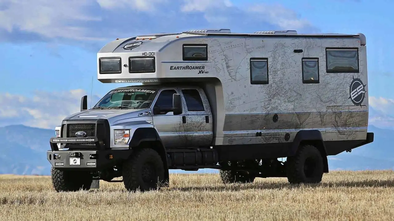 EarthRoamer HD Is an Off-Roading Ford F750 for $1.5M