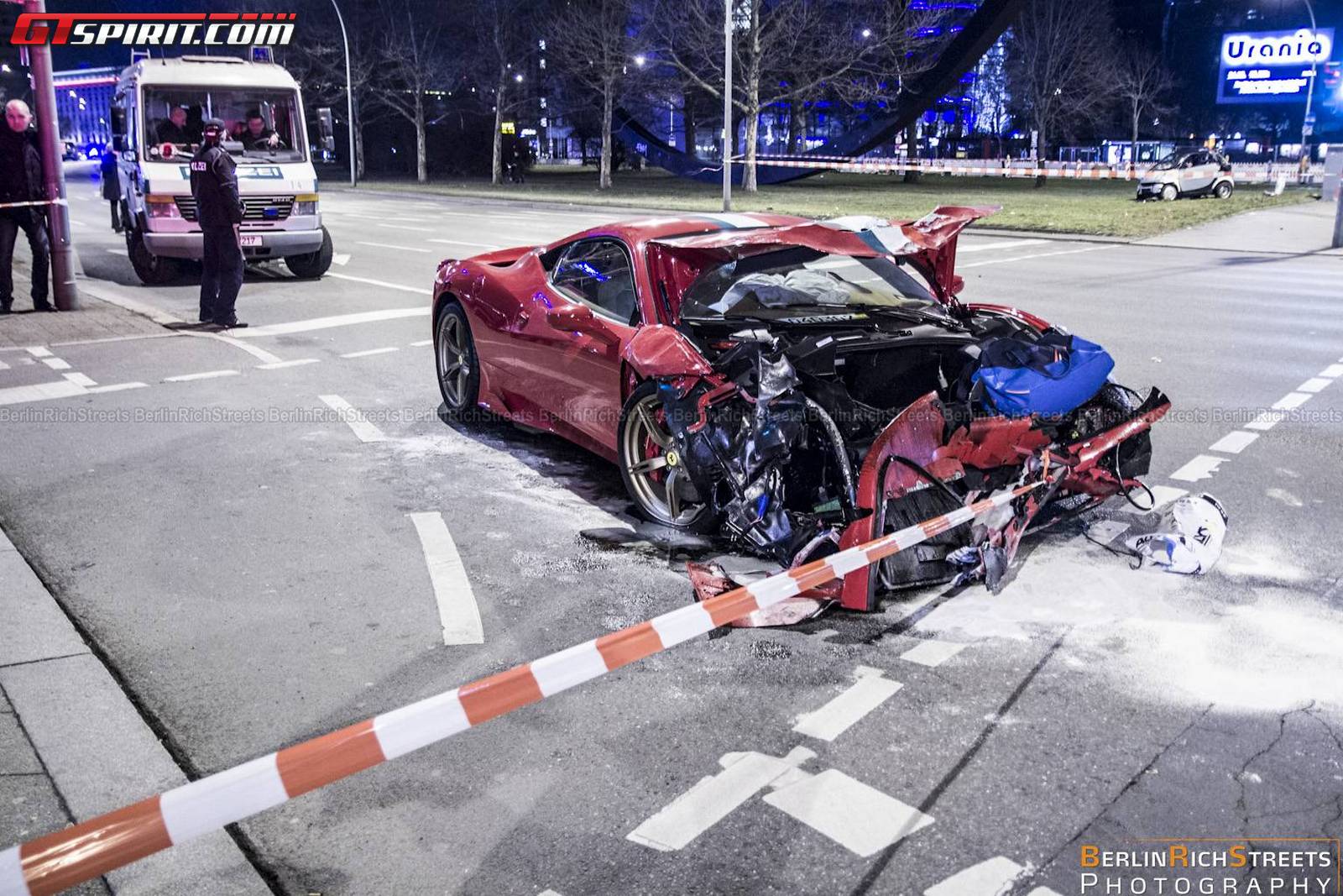 In a nasty Berlin crash, Ferrari 458 Speciale was involved along with Smart ForTwo