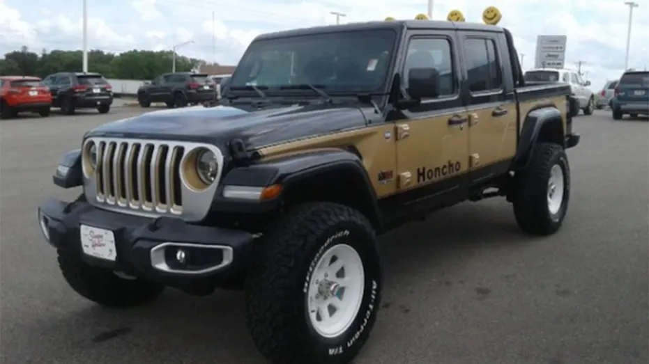 A Jeep Dealer recreates the Classic J-10 Honcho with a New Gladiator