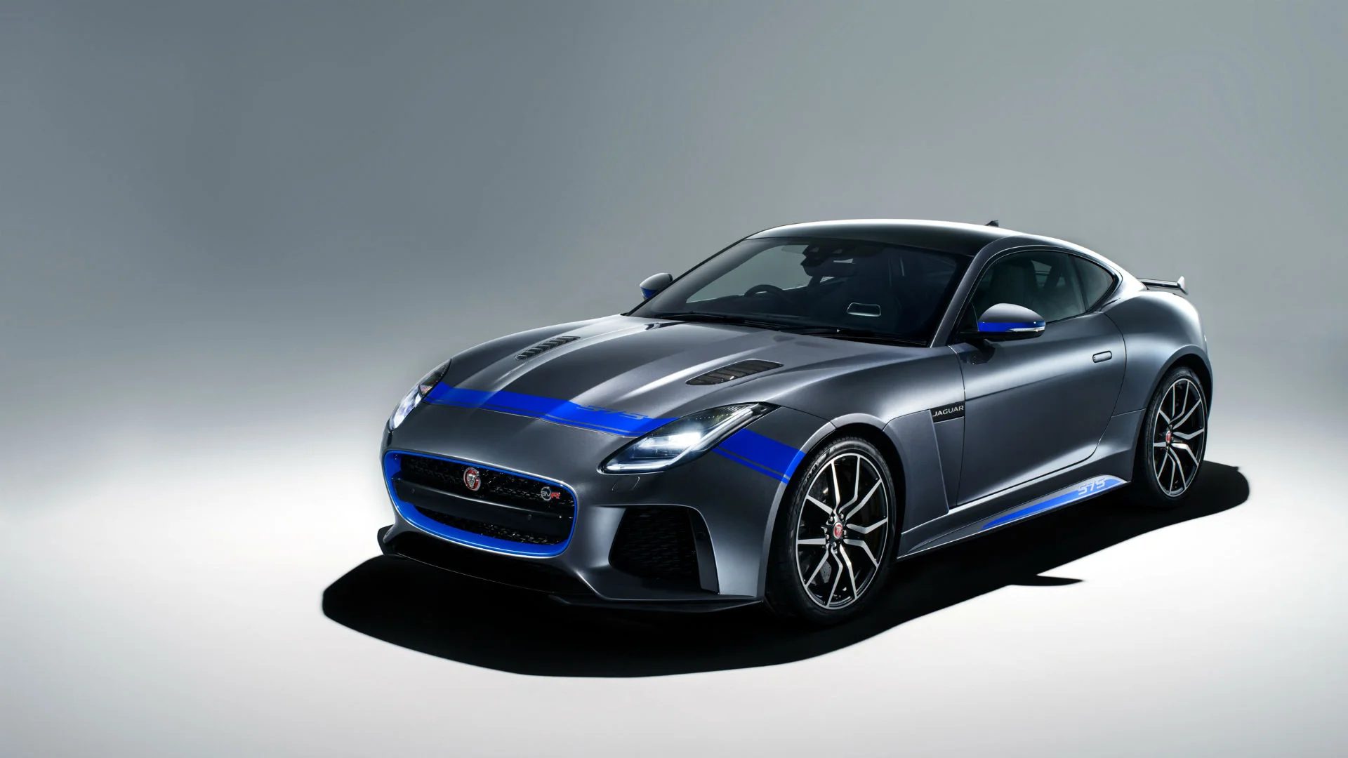 Jaguar F-Type SVR to Showcase New Graphic Pack in Geneva