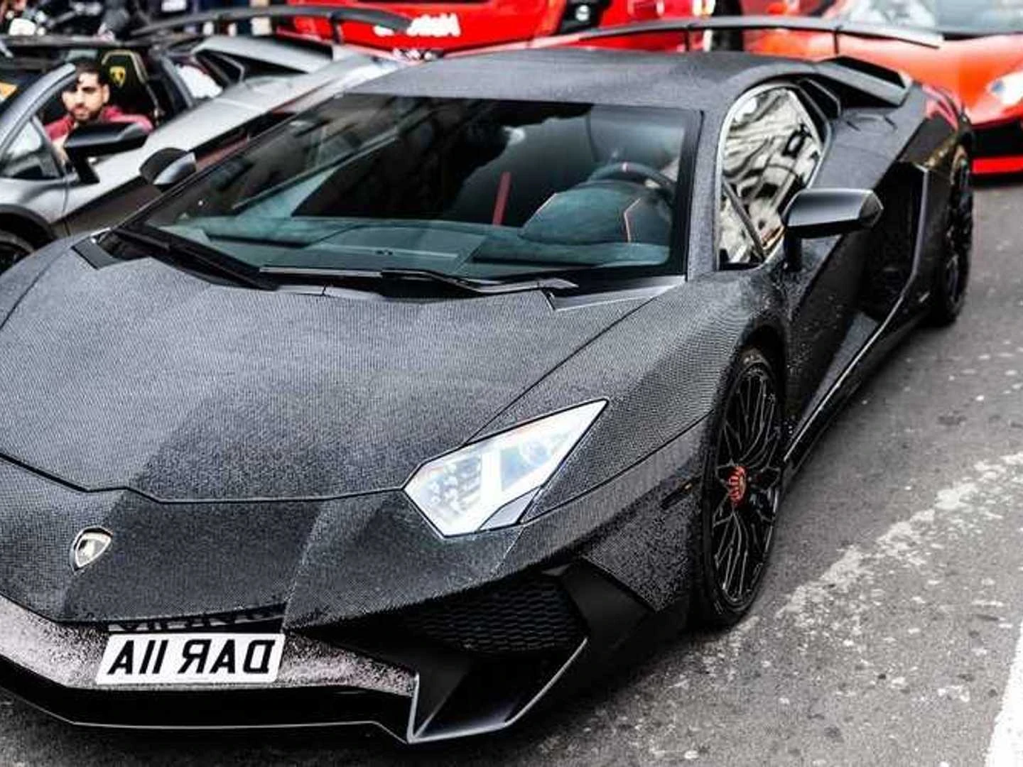 Aventador with Two Million Swarovski Crystals Attracts a Crowd