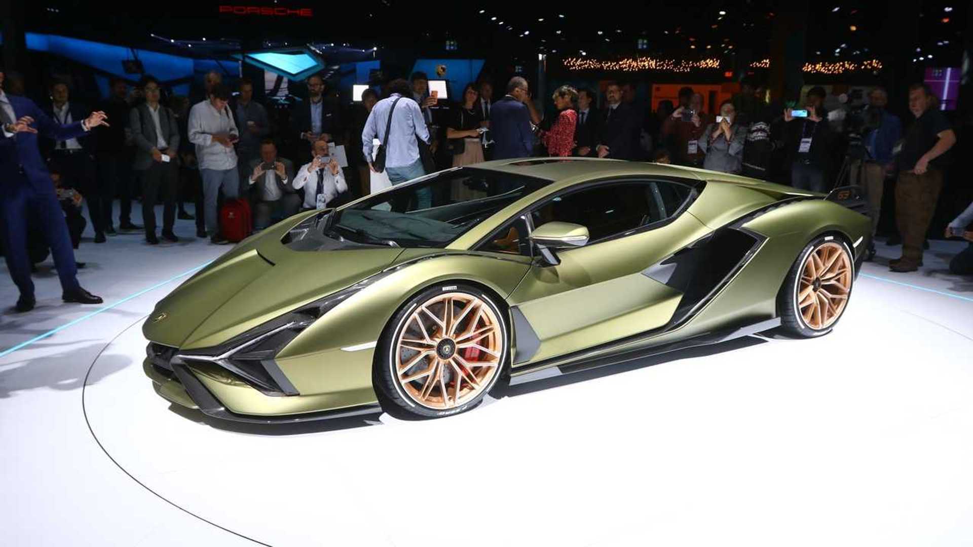 Lambo Design Boss: Electrified Cars Will Still "Look Like Spaceships"