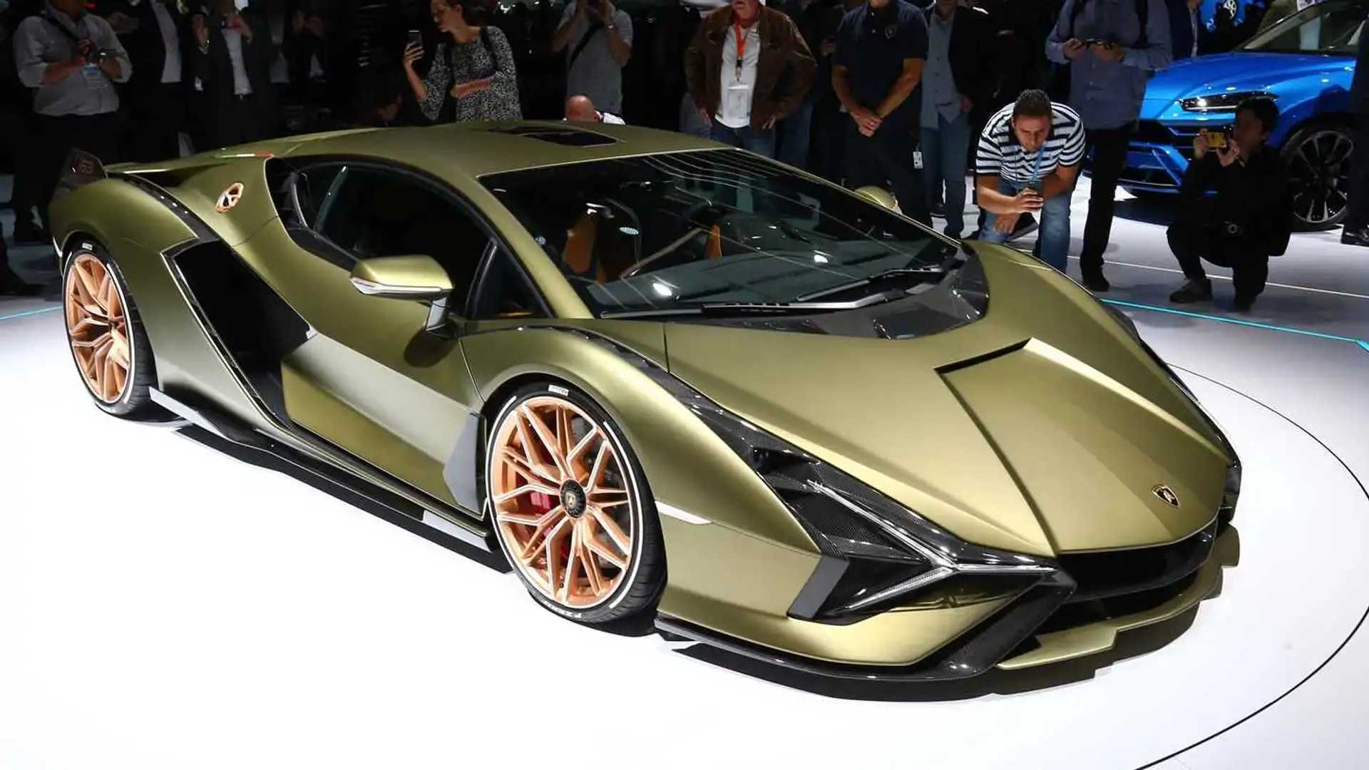 Lambo Design Boss: Electrified Cars Will Still "Look Like Spaceships"