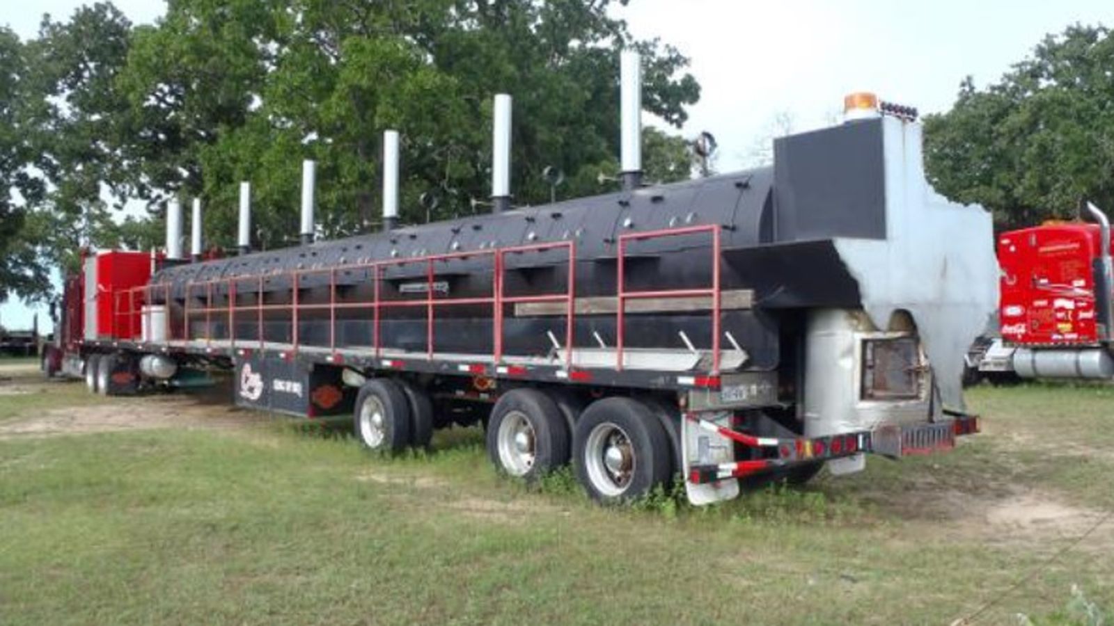 Truck driver creates the world's largest barbecue pit on wheels