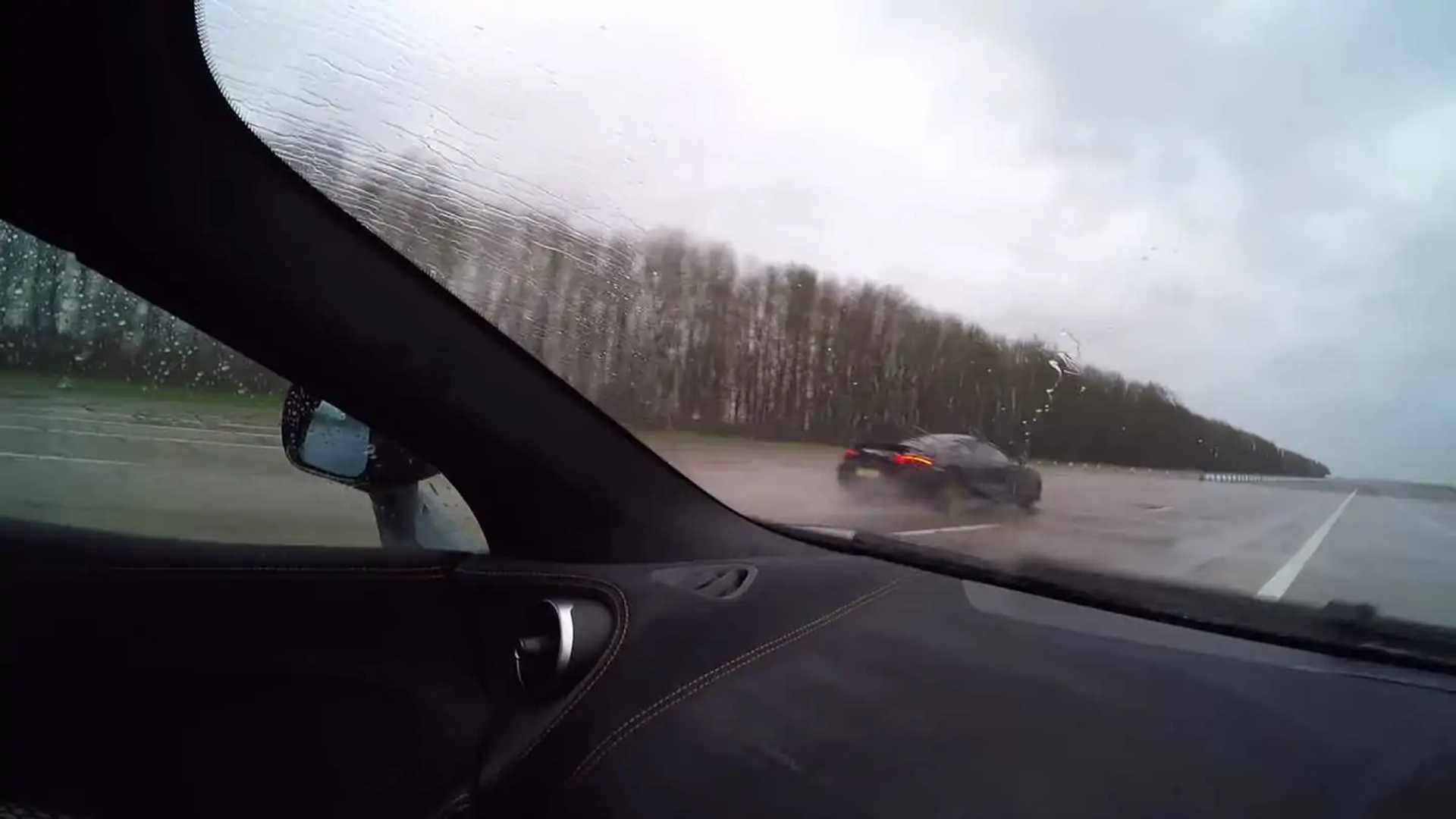 Rain won't stop this very wet McLaren Drag Race 720S Vs.600LT