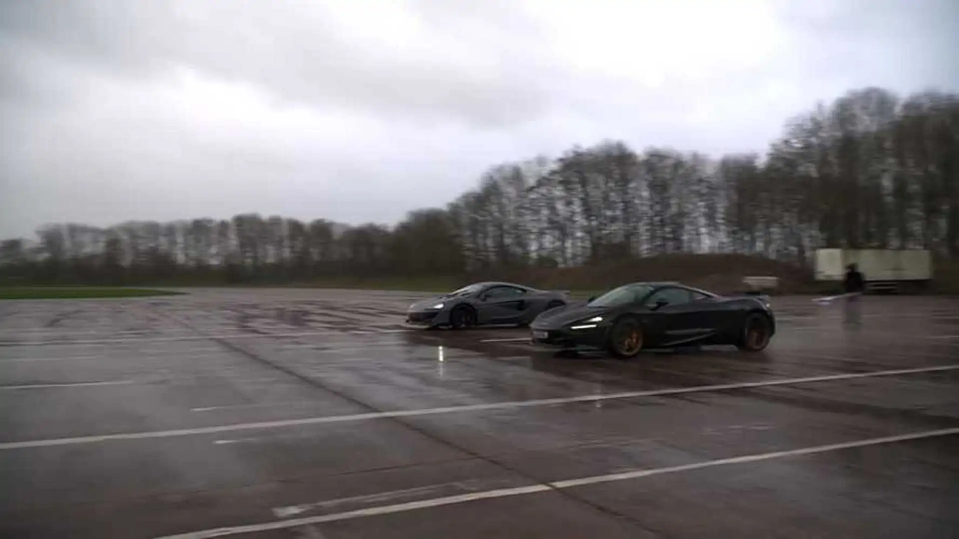 Rain won't stop this very wet McLaren Drag Race 720S Vs.600LT