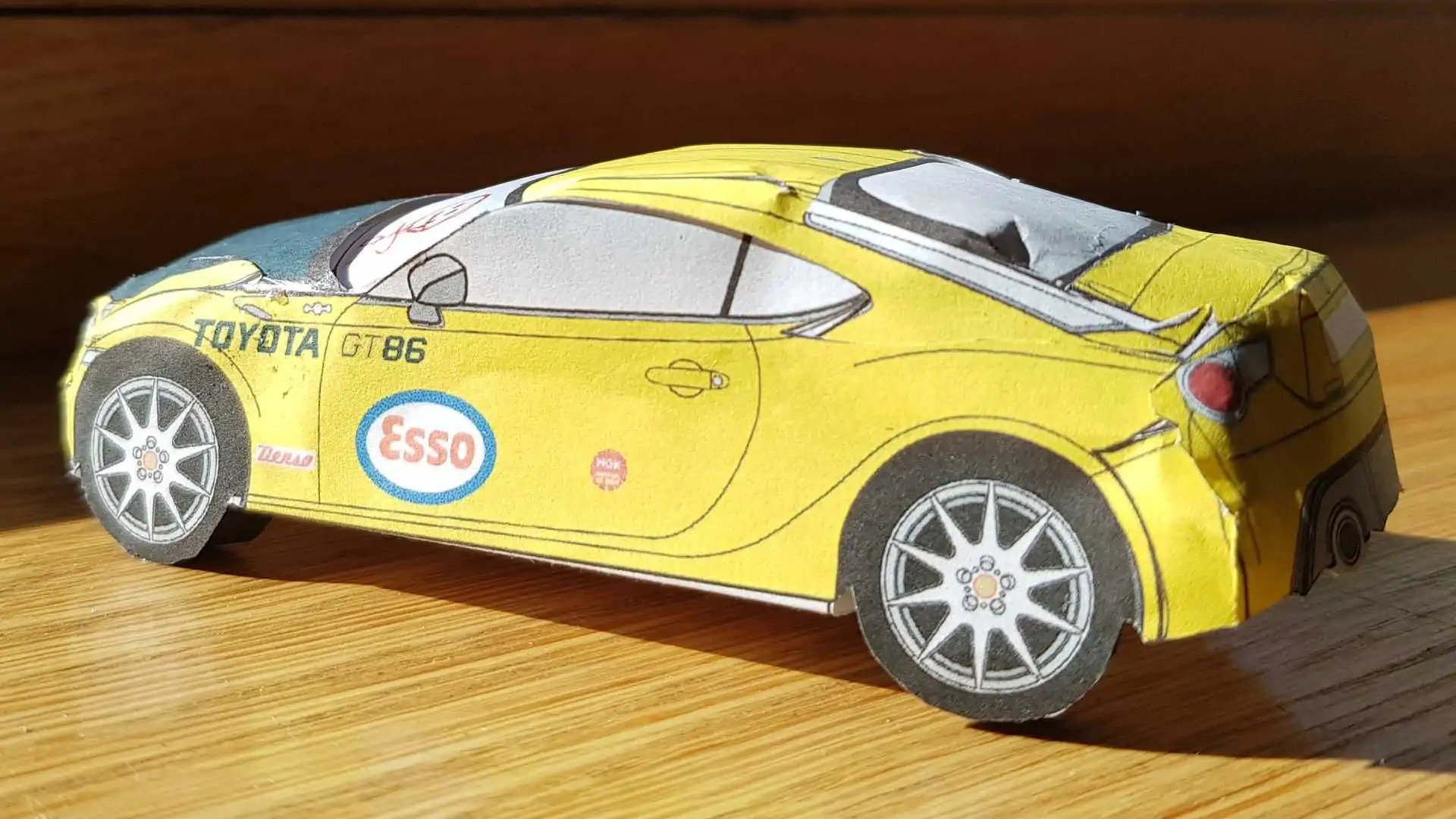 These six, retro-flavored Toyota 86 paper models are yours to build