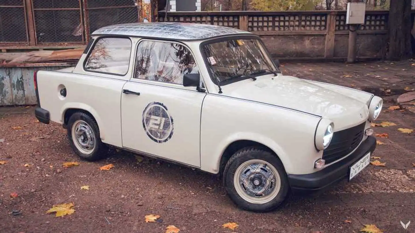 Vilner Garage gives Old Trabant a modern interior