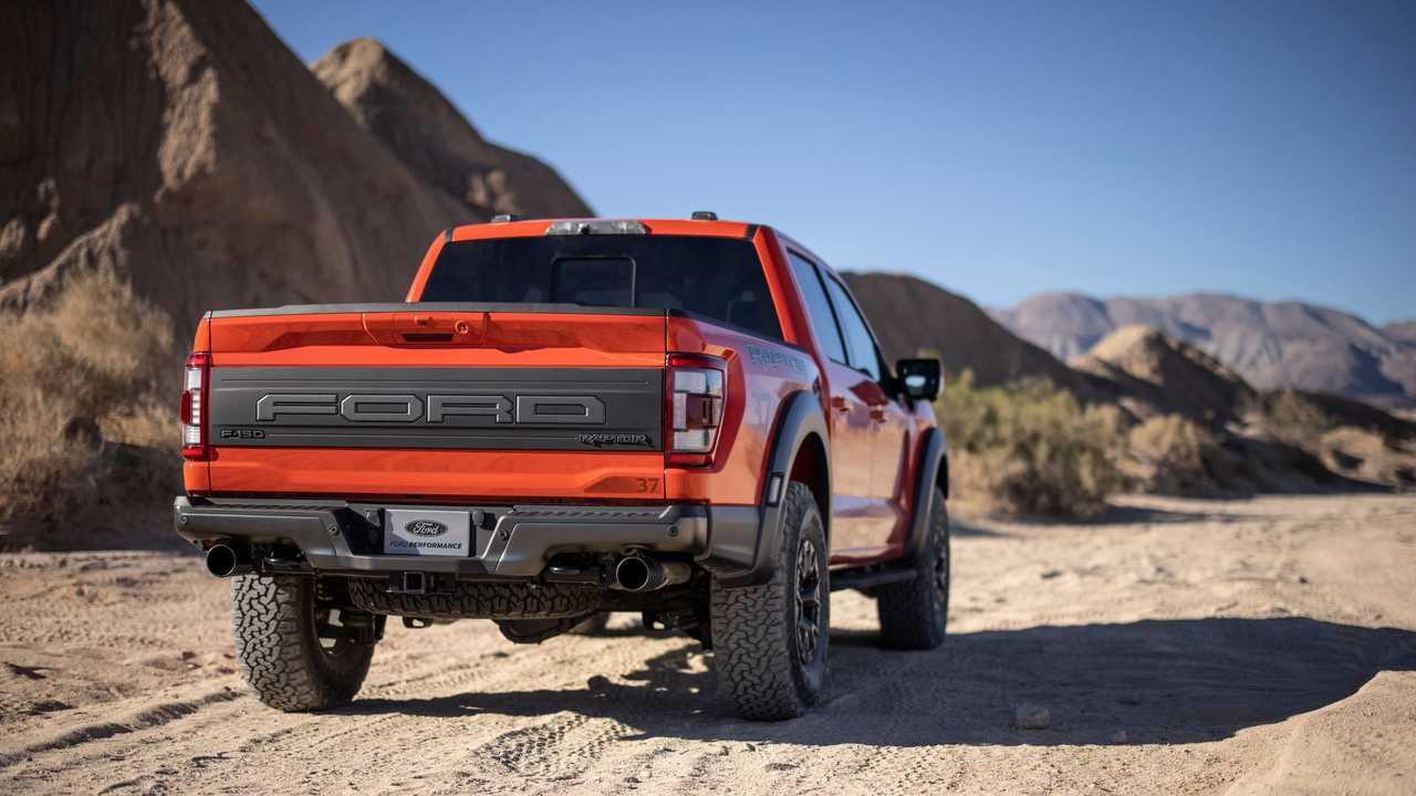 2021 Ford F-150 Raptor does not have an independent rear suspension