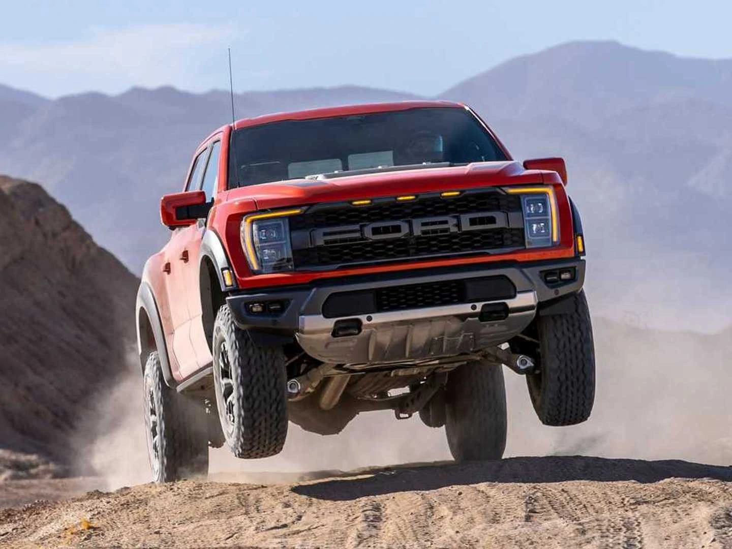 2021 Ford F-150 Raptor does not have an independent rear suspension