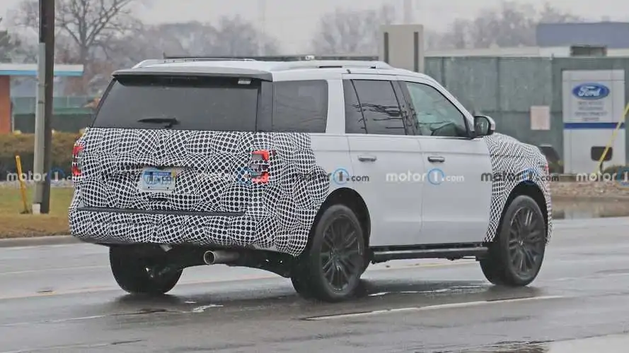 Motor1.com Reader Spots 2022 Ford Expedition Facelift