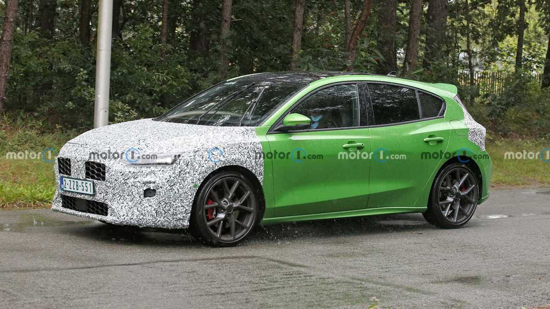 2022 Ford Focus ST Facelift in Bright Green as Nod To Focus RS Model 2