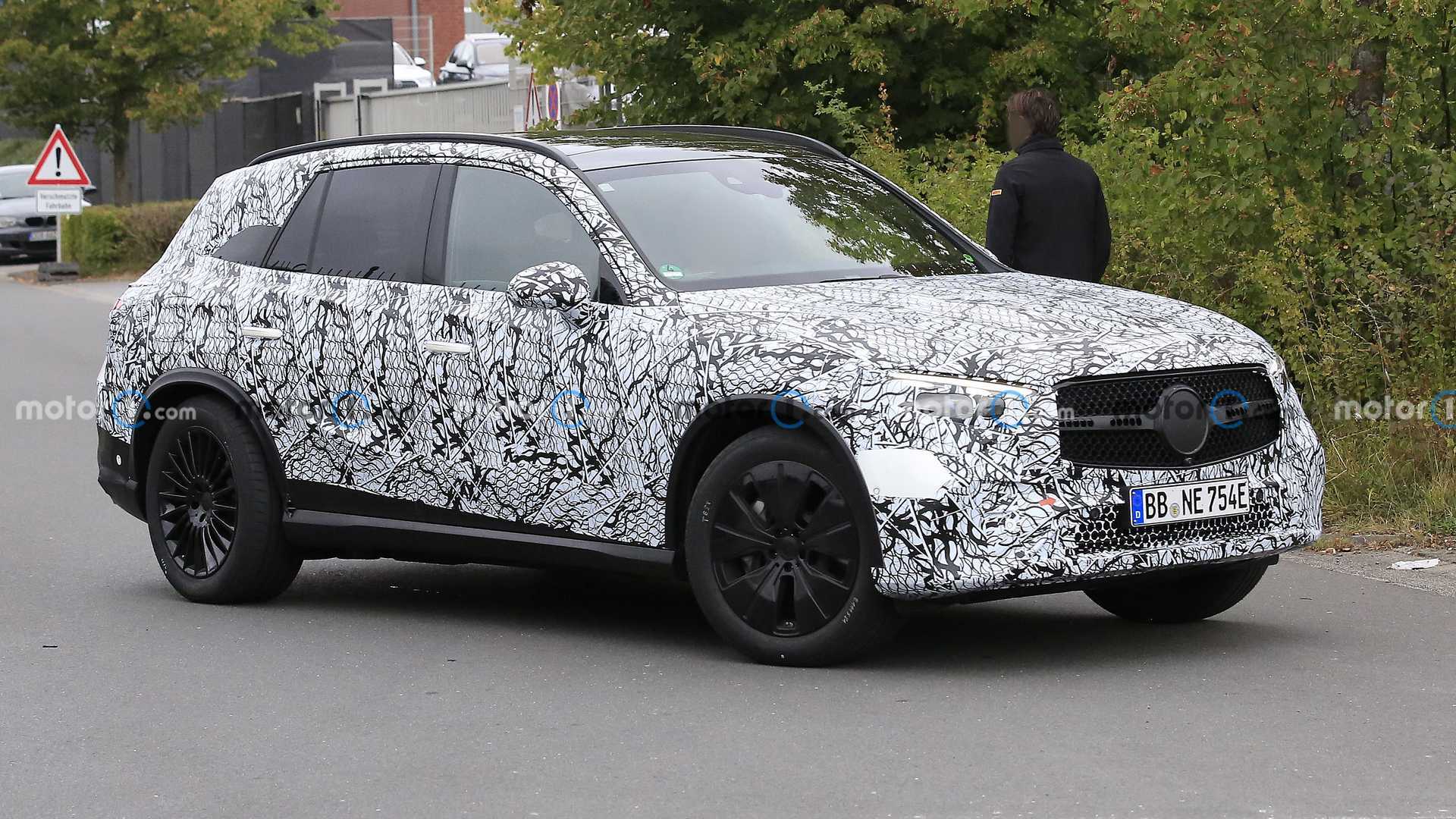 2023 Mercedes GLC Spied Putting the Rear-Wheel Steering to Work