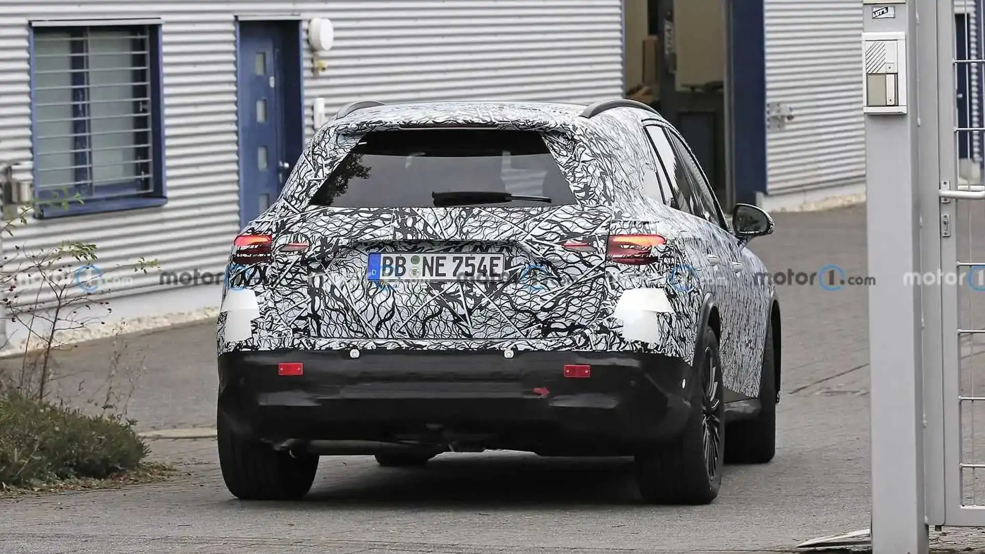 2023 Mercedes GLC Spied Putting the Rear-Wheel Steering to Work