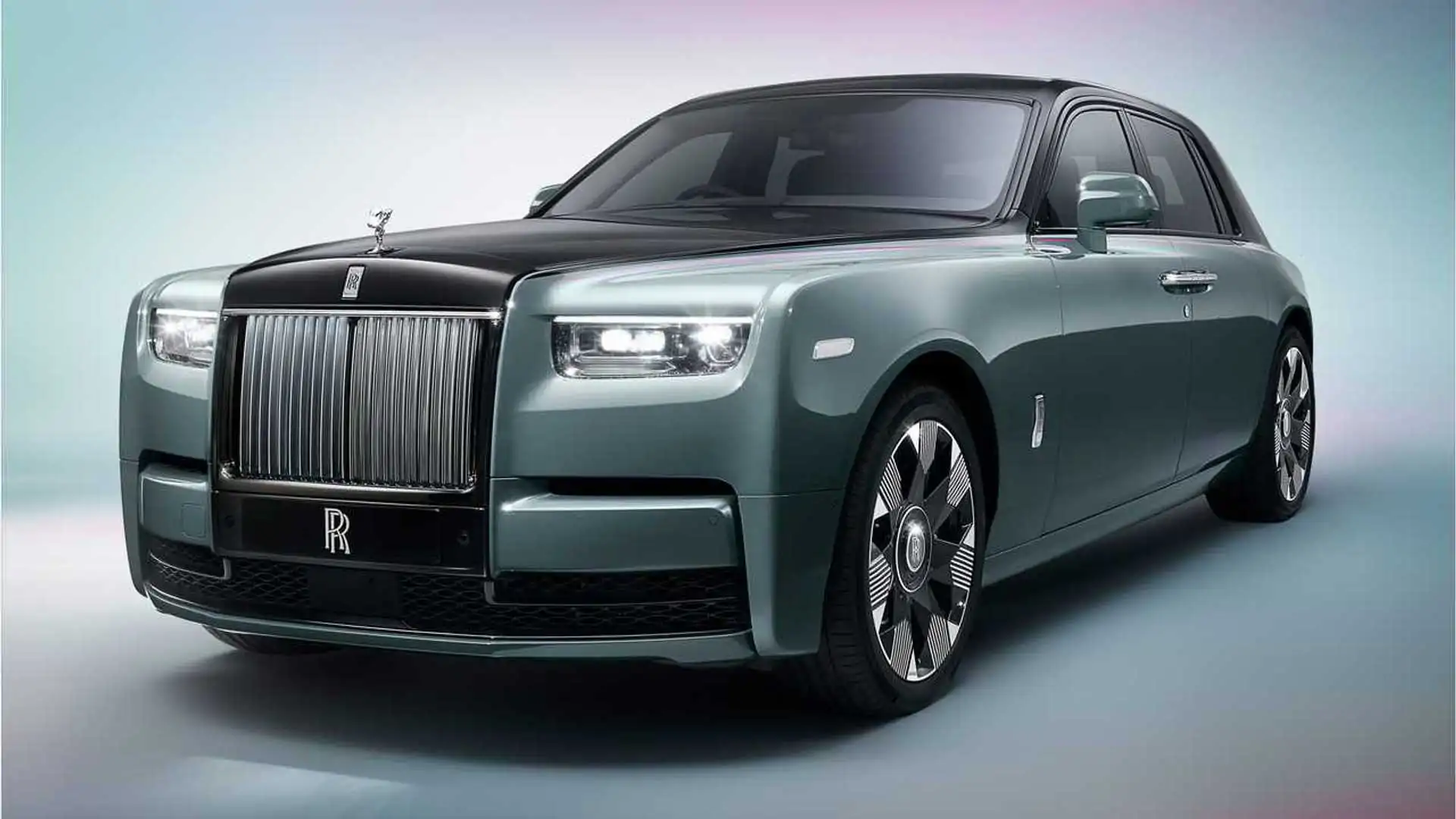 2023 Rolls-Royce Phantom With Illuminated Grille and Disc Wheels