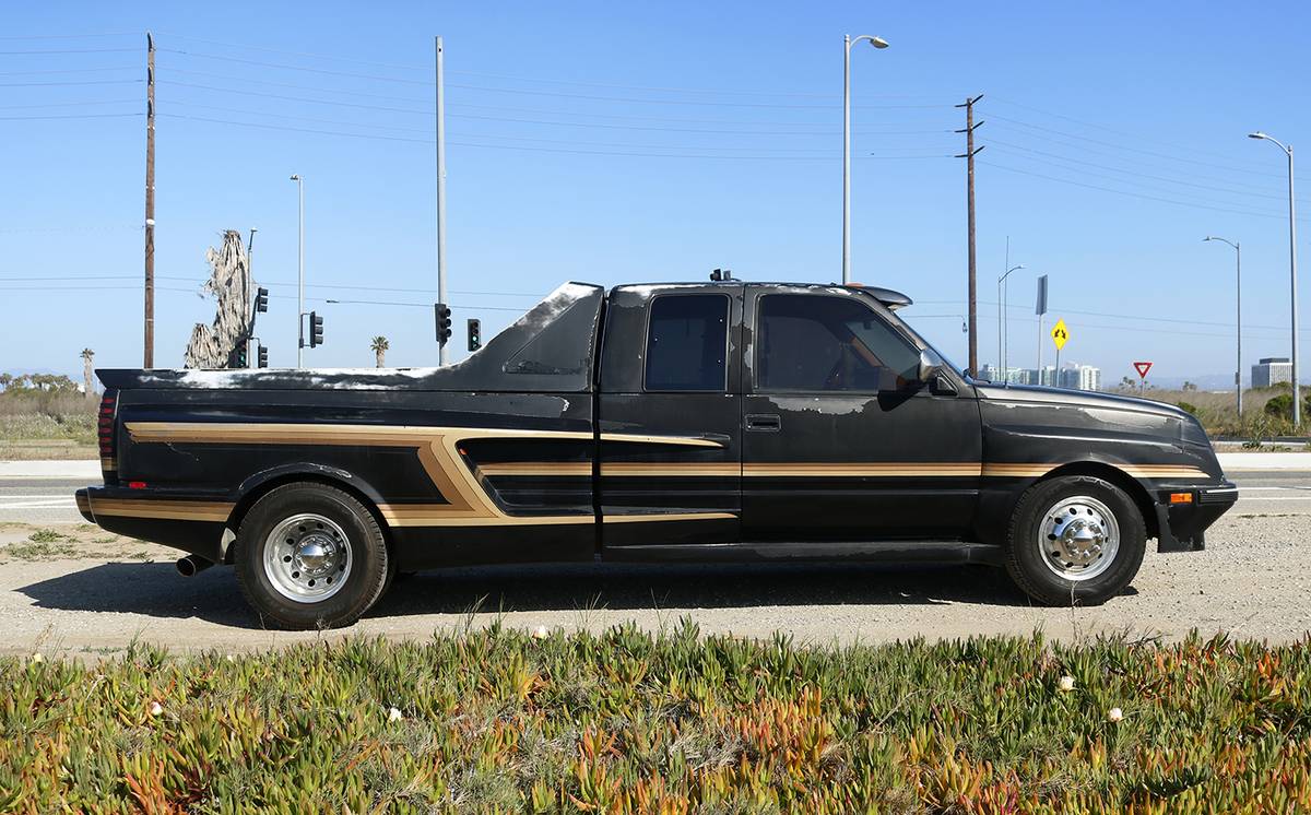 1990 GMC Sierra with Tridon Body Kit is a Black Beauty You Can Purchase